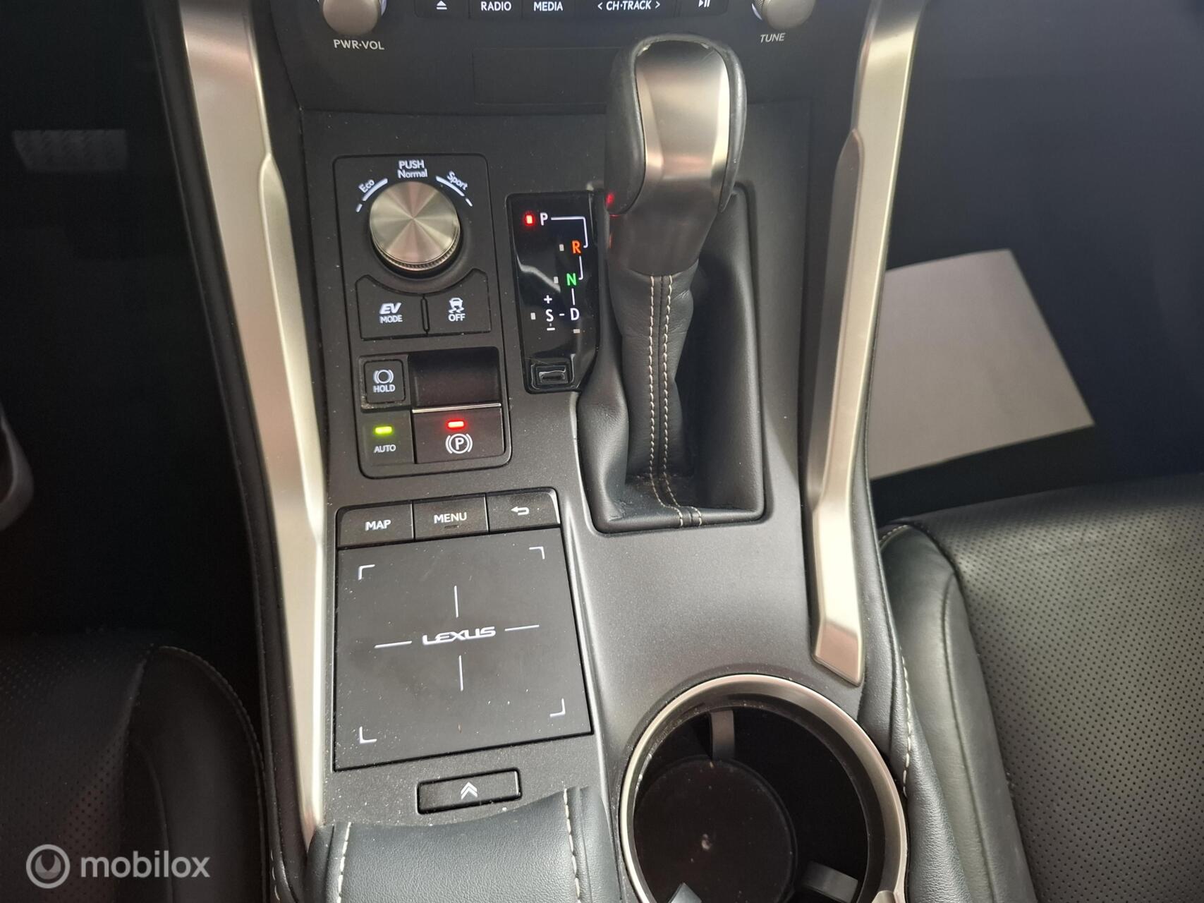 Foto van Lexus Lexus Nx300h