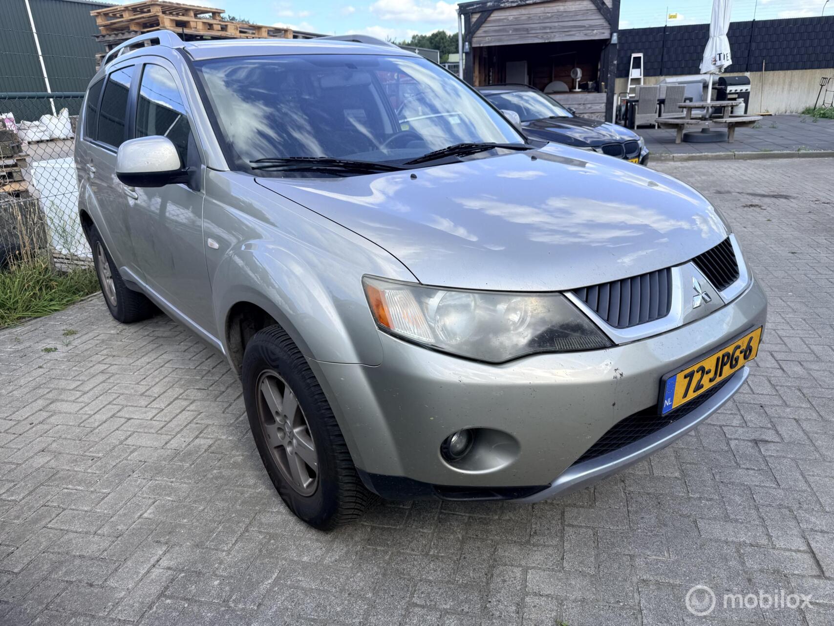 Mitsubishi Mitsubishi Outlander 2.4 Inspire 2WD  -DEFECT- 2009 - voorkant