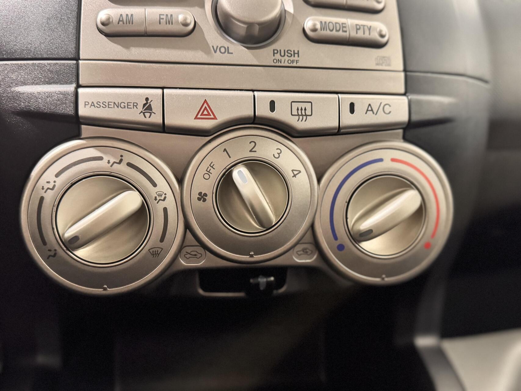 Foto van Daihatsu Sirion