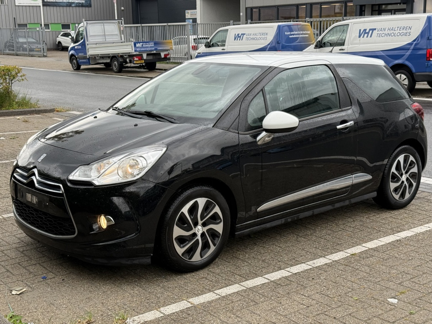 Citroen Ds3 1.6 BlueHDi 102PK So Chic Navi Clima LED 2014 - voorkant