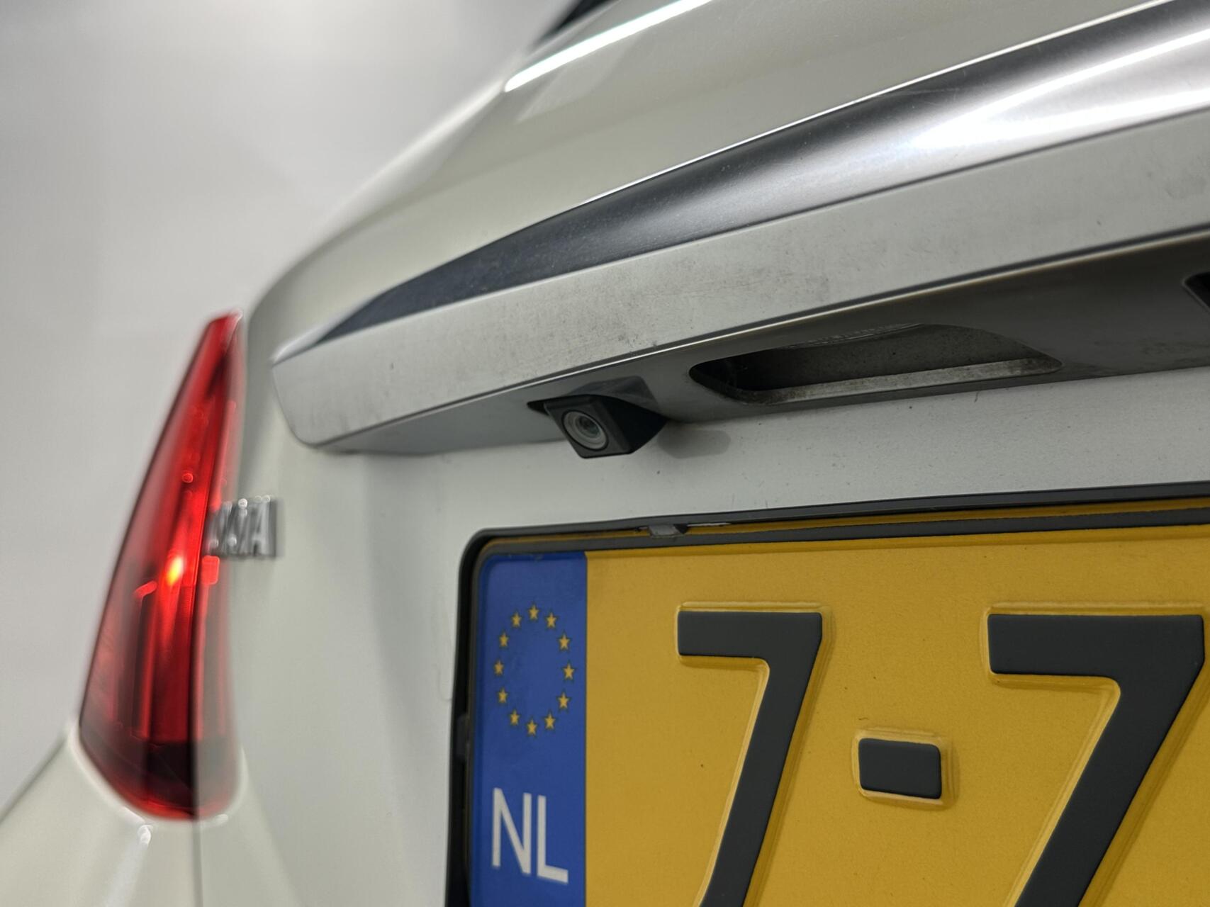 Foto van Toyota Toyota Yaris Hybrid