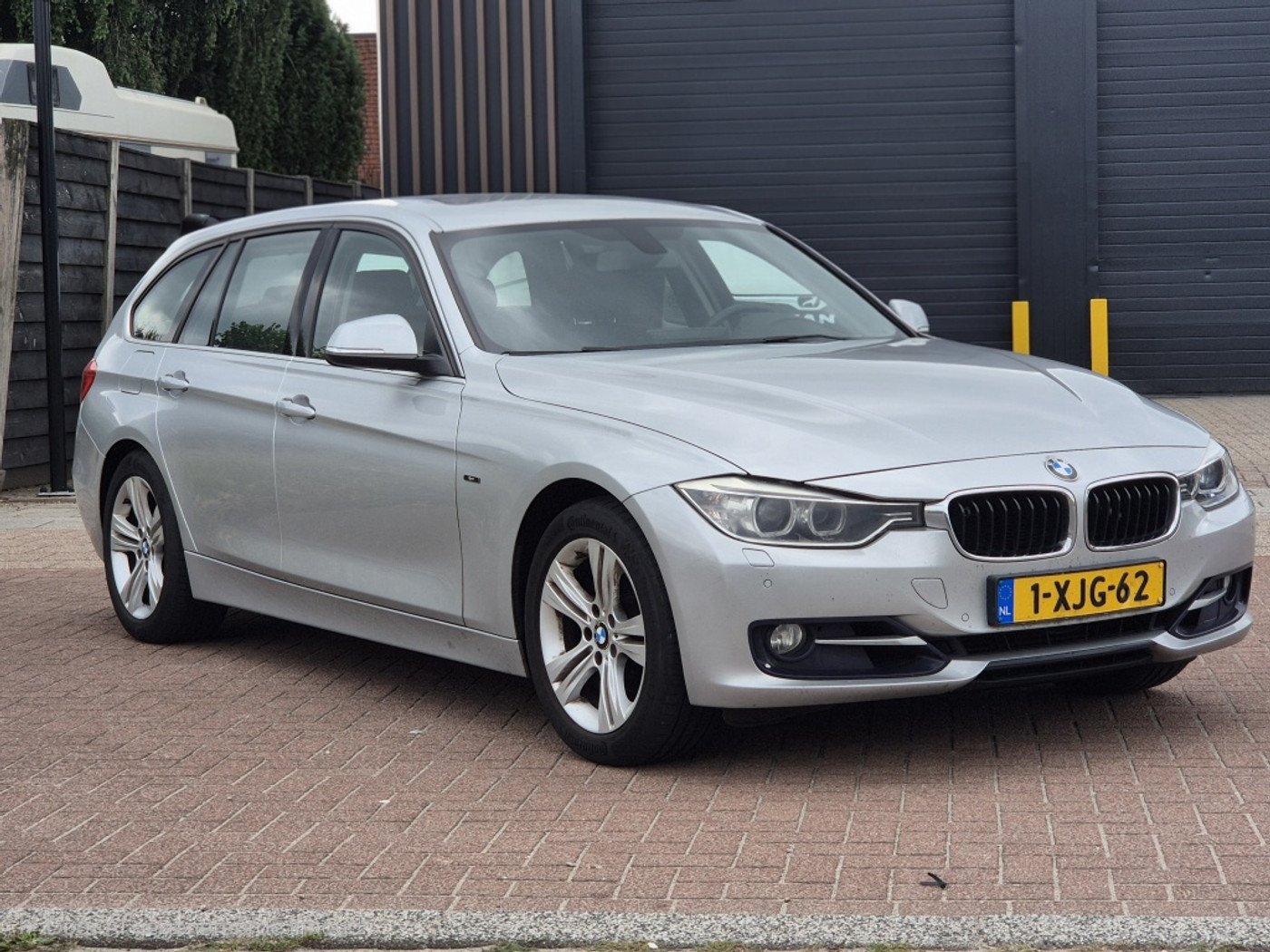 BMW 320i 320i High Executive 2014 - voorkant