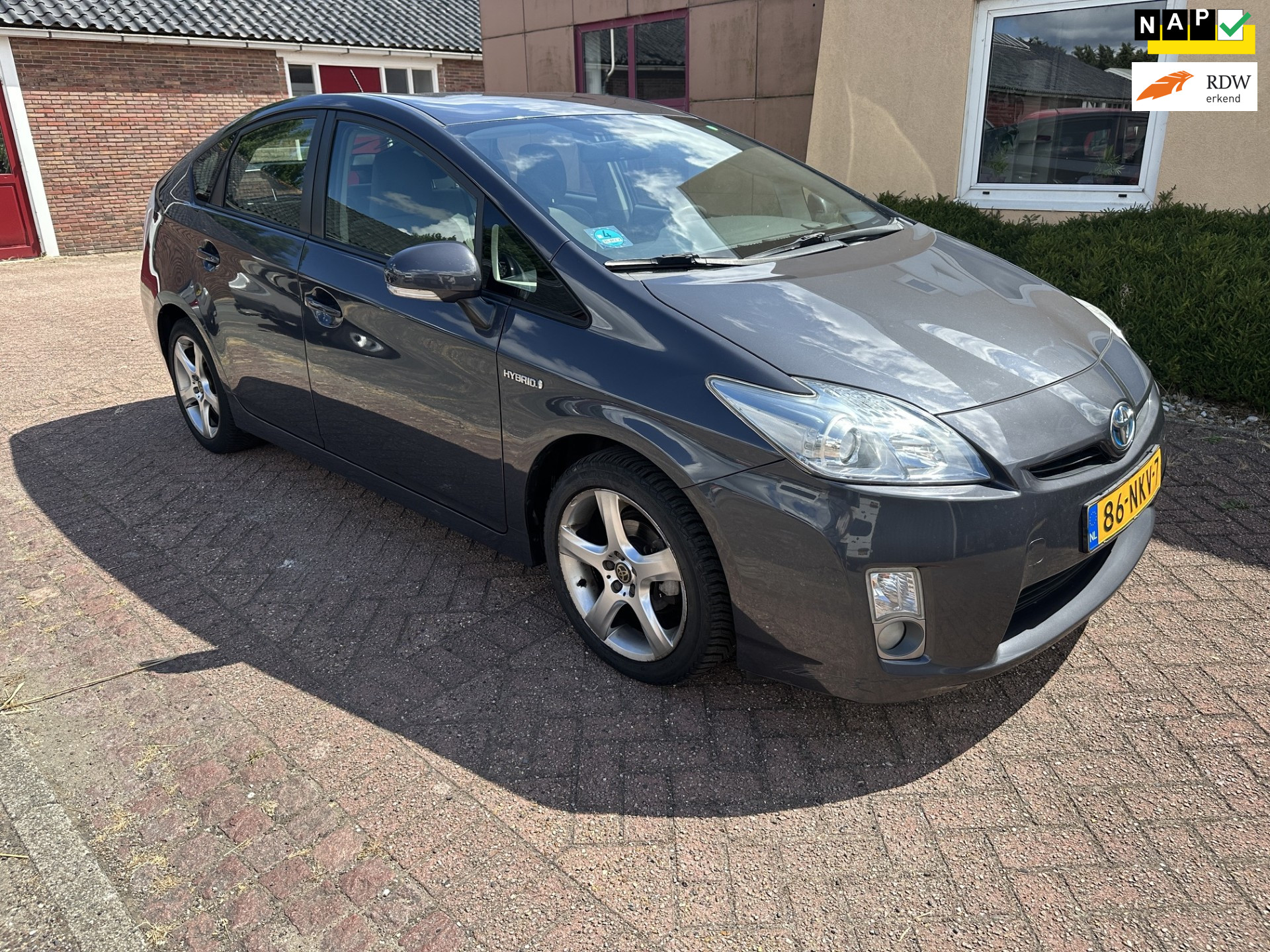 Toyota Toyota Prius 1.8 Comfort KLIMAAT/NAP/APK/DEALER OH 2010 - voorkant