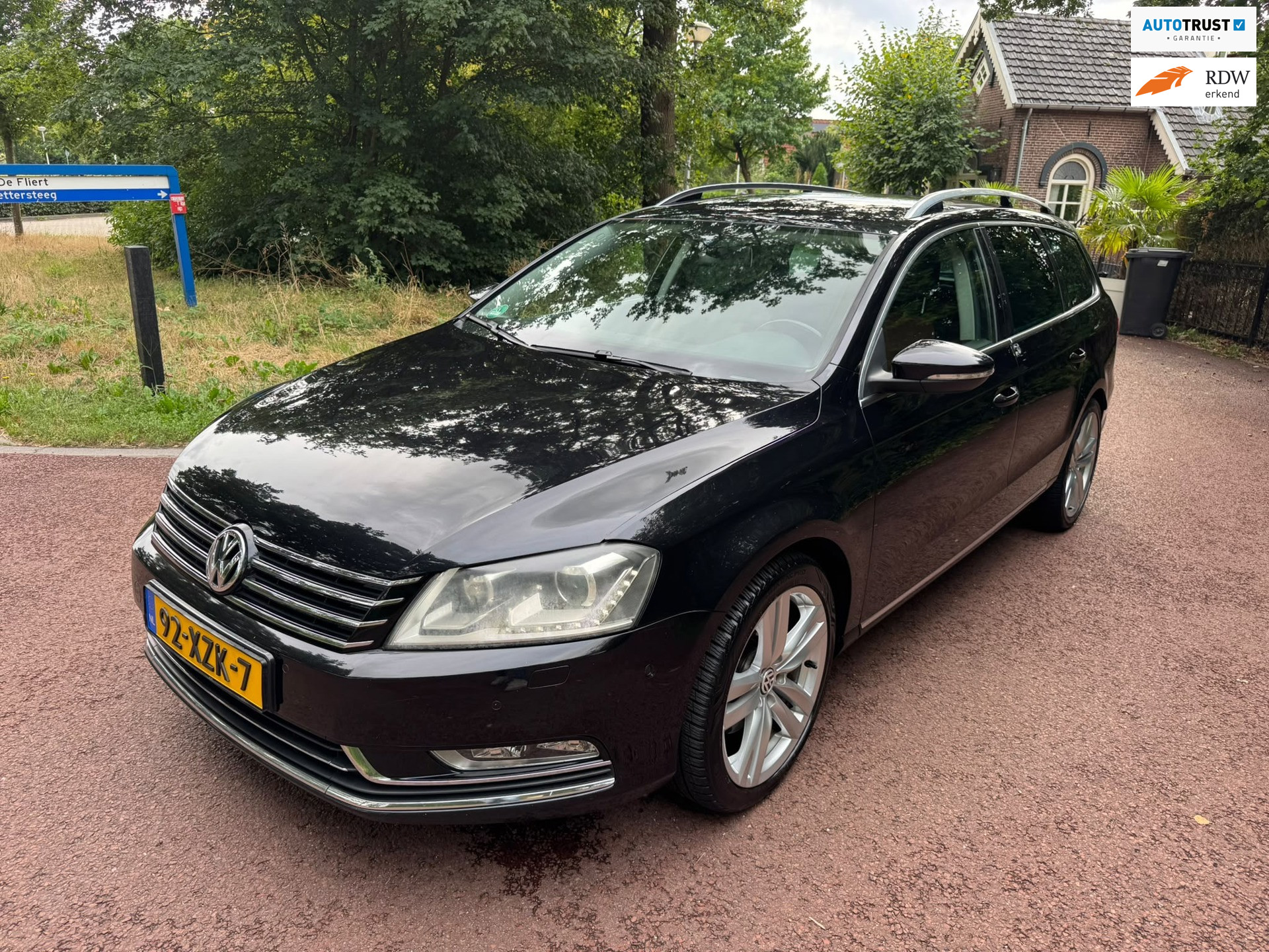 Volkswagen Passat 2.0 TSI Highline / Navi / leder / Automaat / xenon / Led / PDC 2011 - voorkant