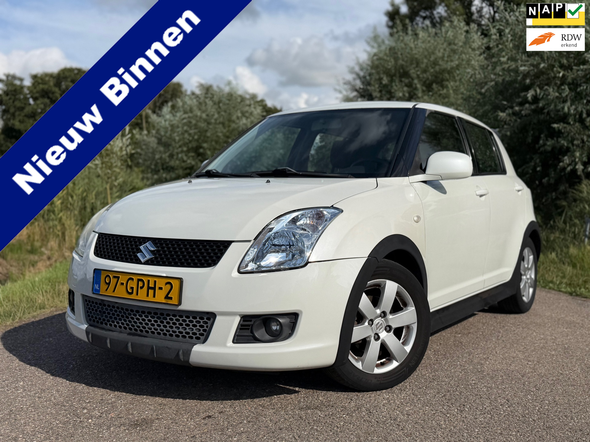 Suzuki Swift 1.3 Shogun / Nieuwe APK bij aflevering / NL Auto / Elektrische ramen / Koude Airco / Radio-CD Speler / LM velgen 2008 - voorkant