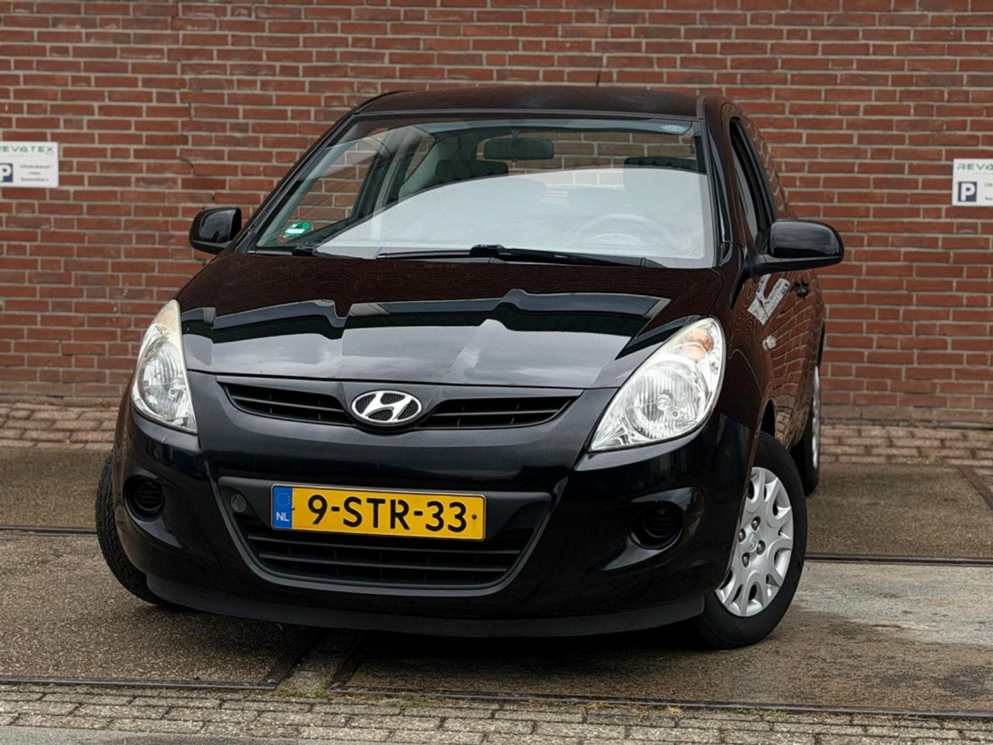 Hyundai I20 1.2i i-Motion |Airco |Nieuwe APK |Stuubrkr | 2011 - voorkant