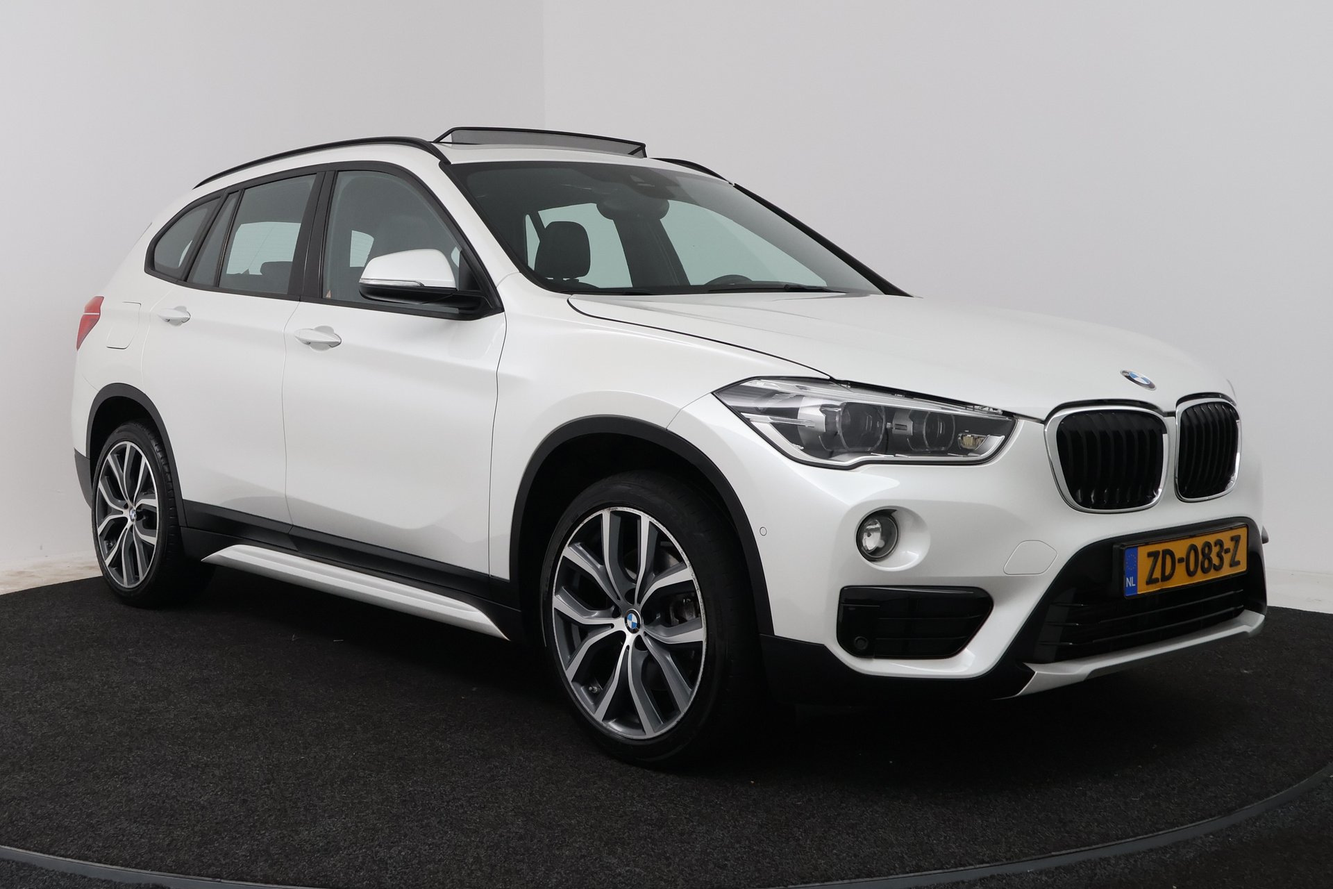 Foto van BMW X1 Xdrive20i