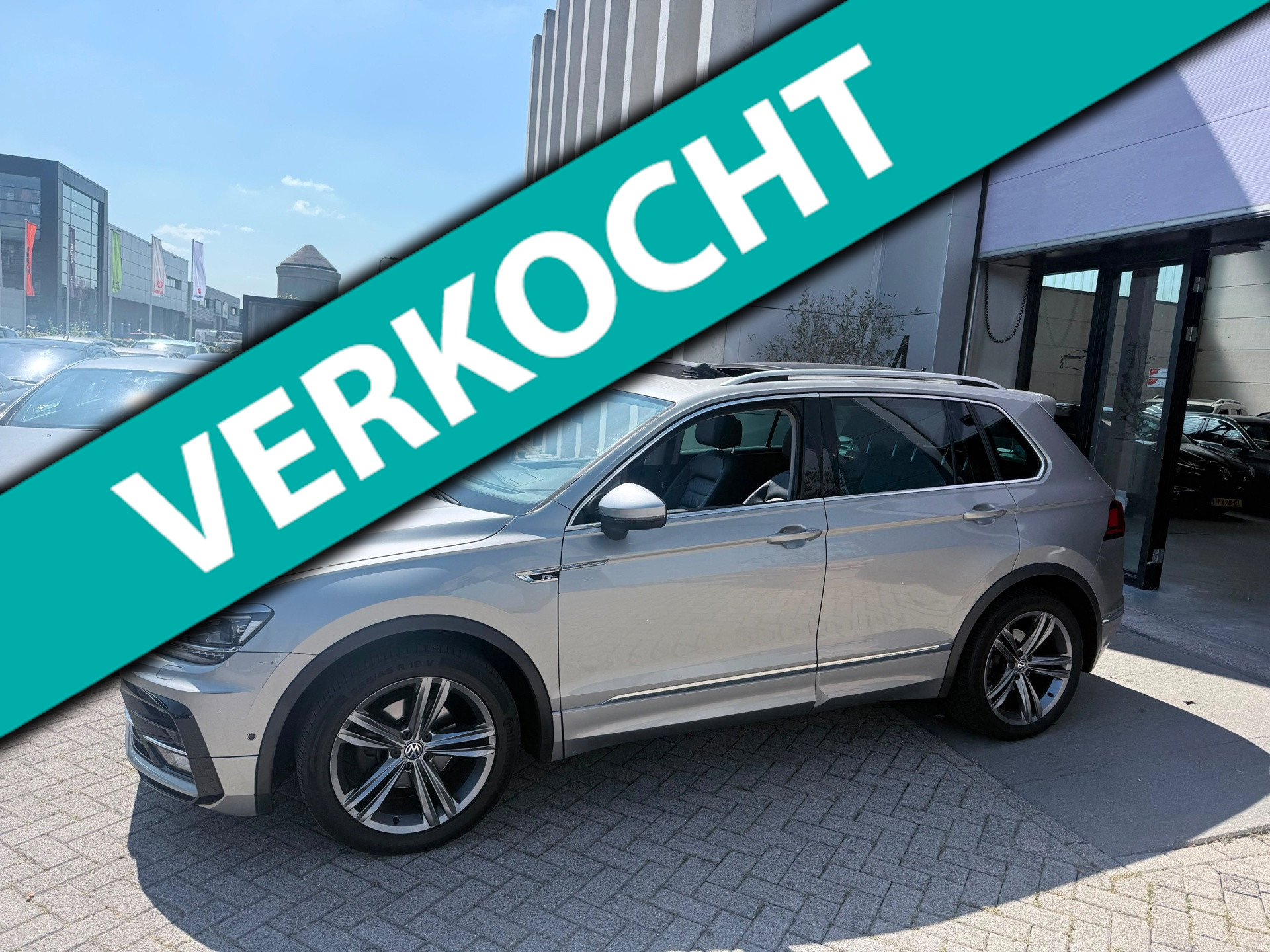 Volkswagen Tiguan 1.4 TSI ACT 3x R-Line!! AUTOMAAT! FULL! PANO! 360! HEADUP! VIRTUEEL! INRUIL MOGELIJK! 2017 - voorkant