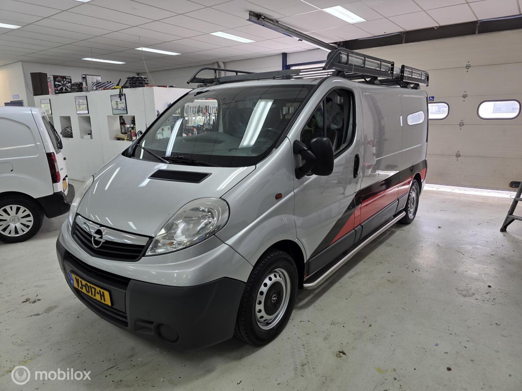 Opel Vivaro 2.0 CDTI L2H1 EcoFLEX 2014 - voorkant