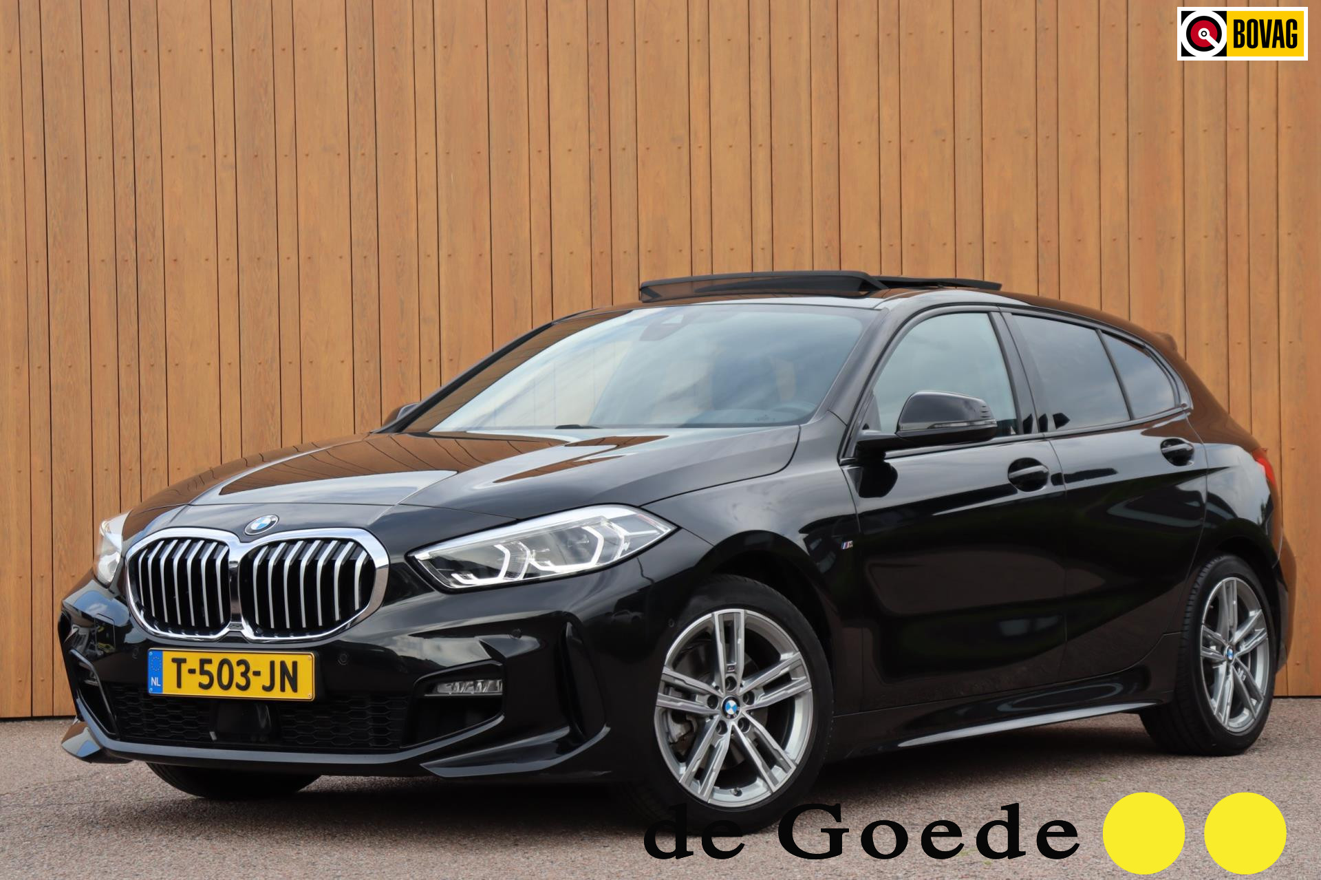 BMW 1-serie 116i Introduction Ed. M-sport org.NL Harman Kardon a.spoiler camera el.schuifdak 2023 - voorkant