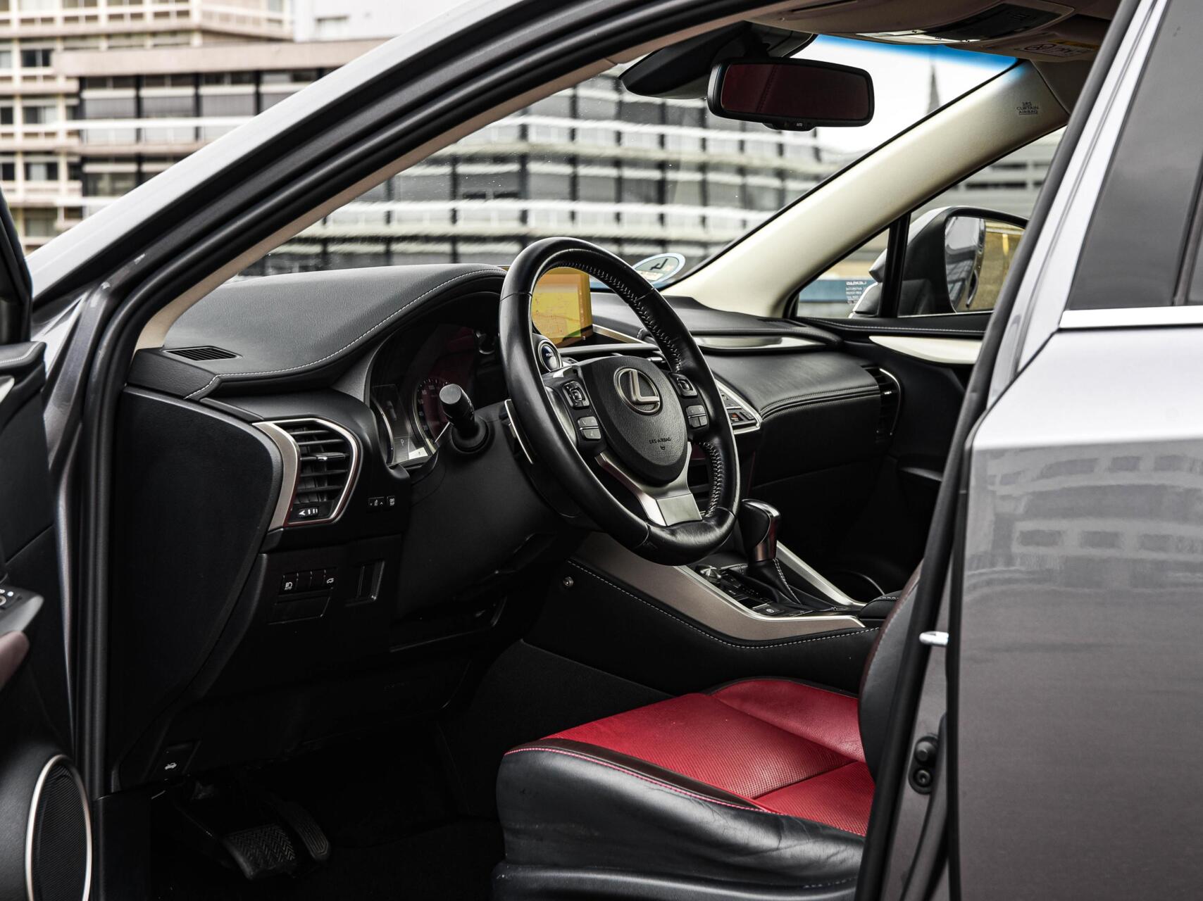 Foto van Lexus Lexus Nx300h
