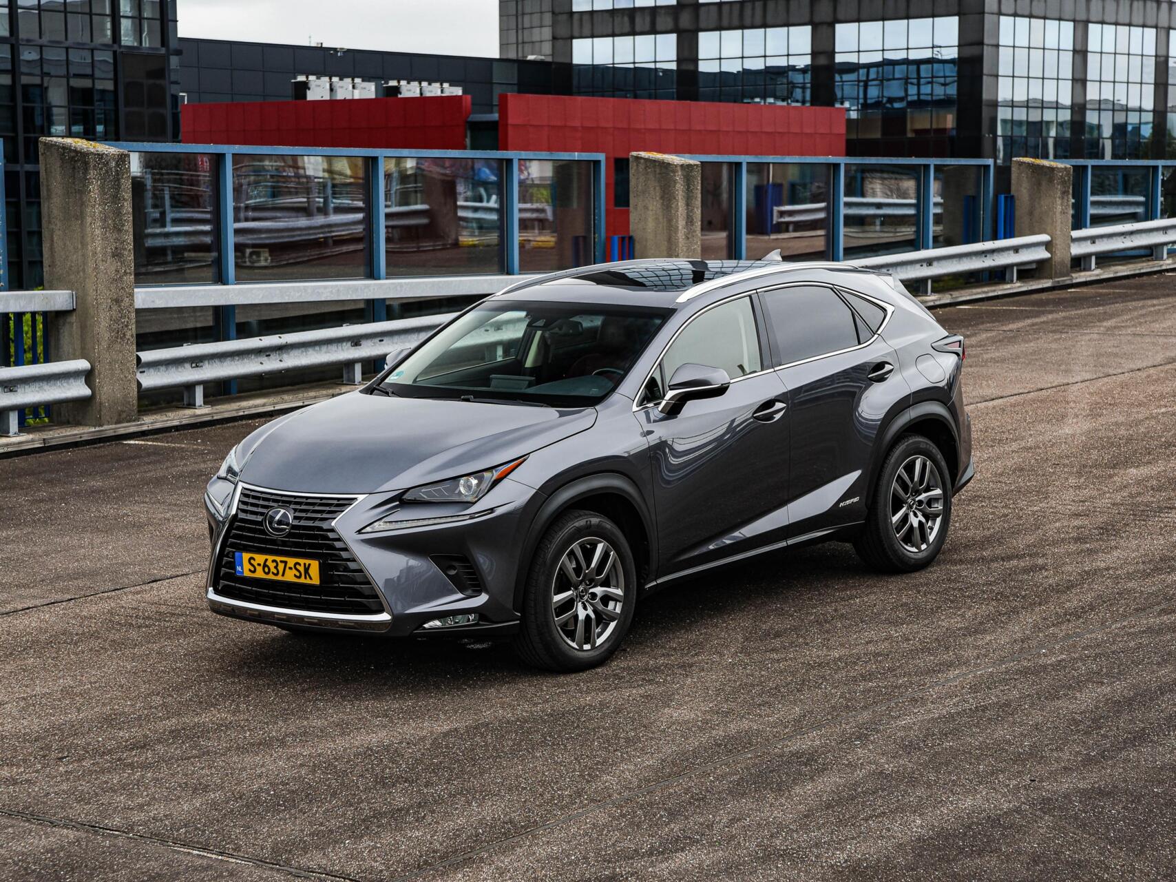Foto van Lexus Lexus Nx300h