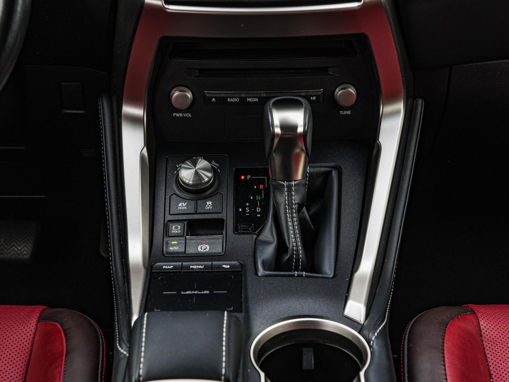 Foto van Lexus Lexus Nx300h