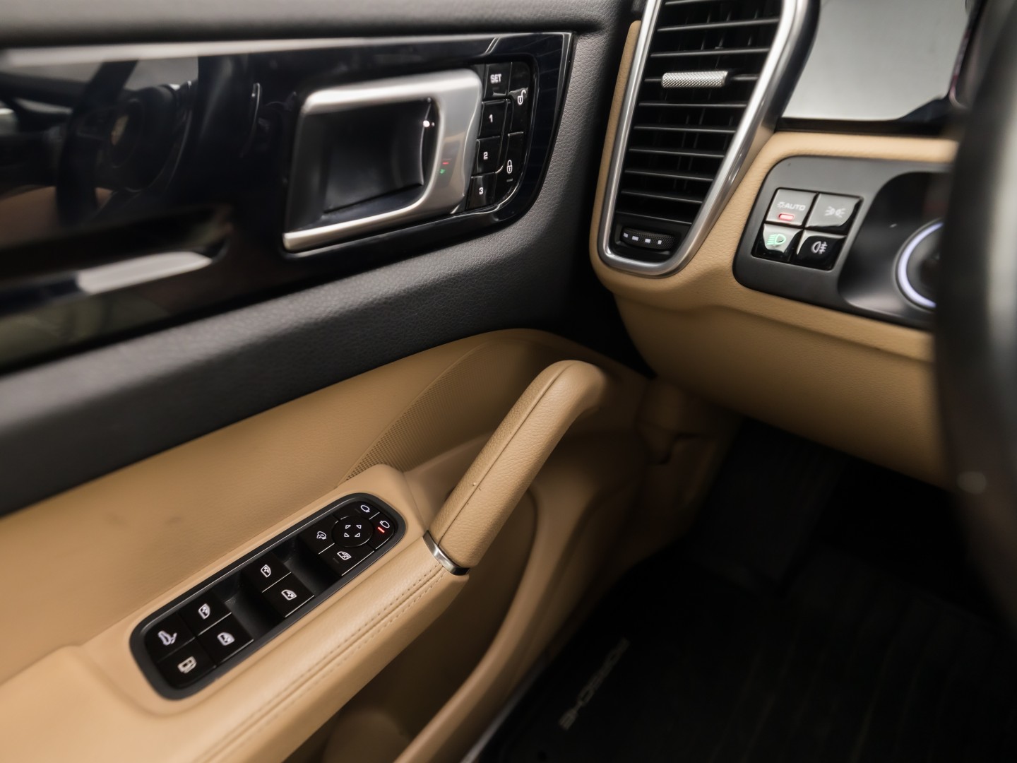 Foto van Porsche Cayenne E-hybrid