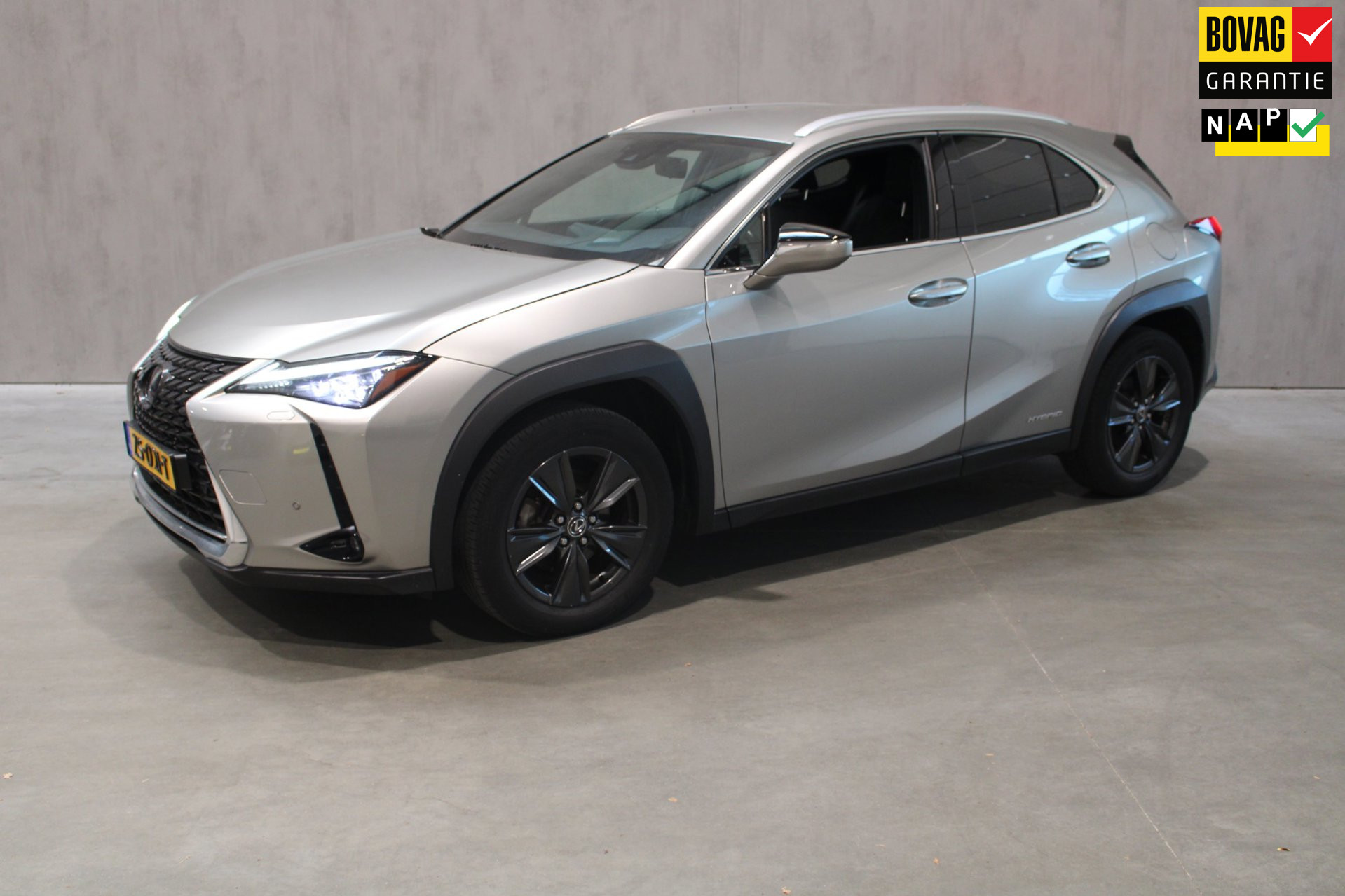 Lexus Lexus Ux250h 250h First Edition Camera/Cruise/Prijs rijklaar incl 12 maanden bovag 2019 - voorkant