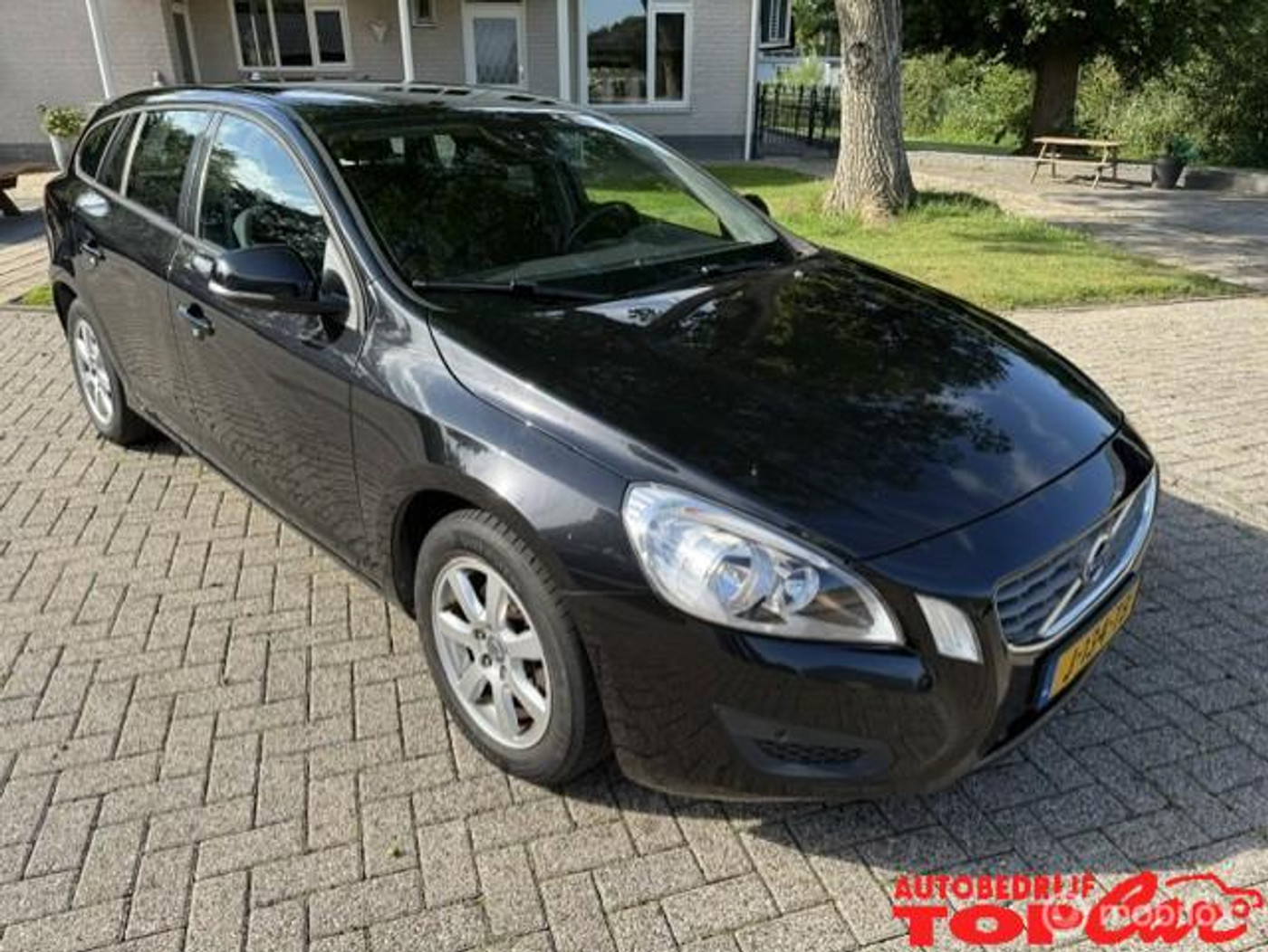 Volvo V60 1.6 T4 Kinetic 2011 - voorkant