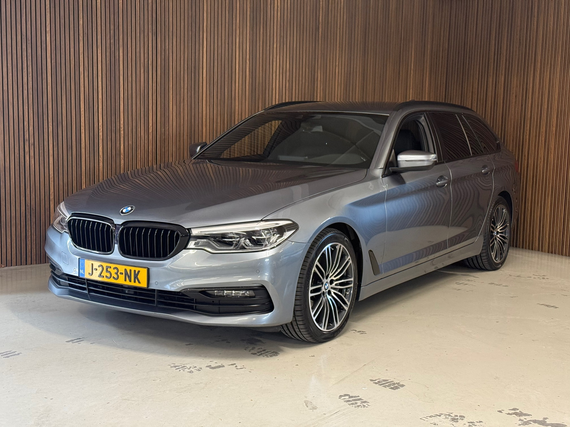 BMW 540d xDrive 540d xDrive High Executive 2019 - voorkant