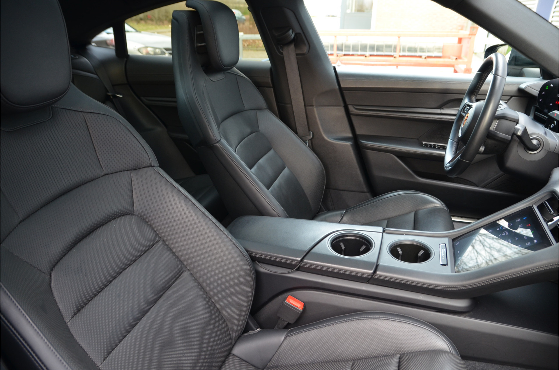 Foto van Porsche Taycan 4s