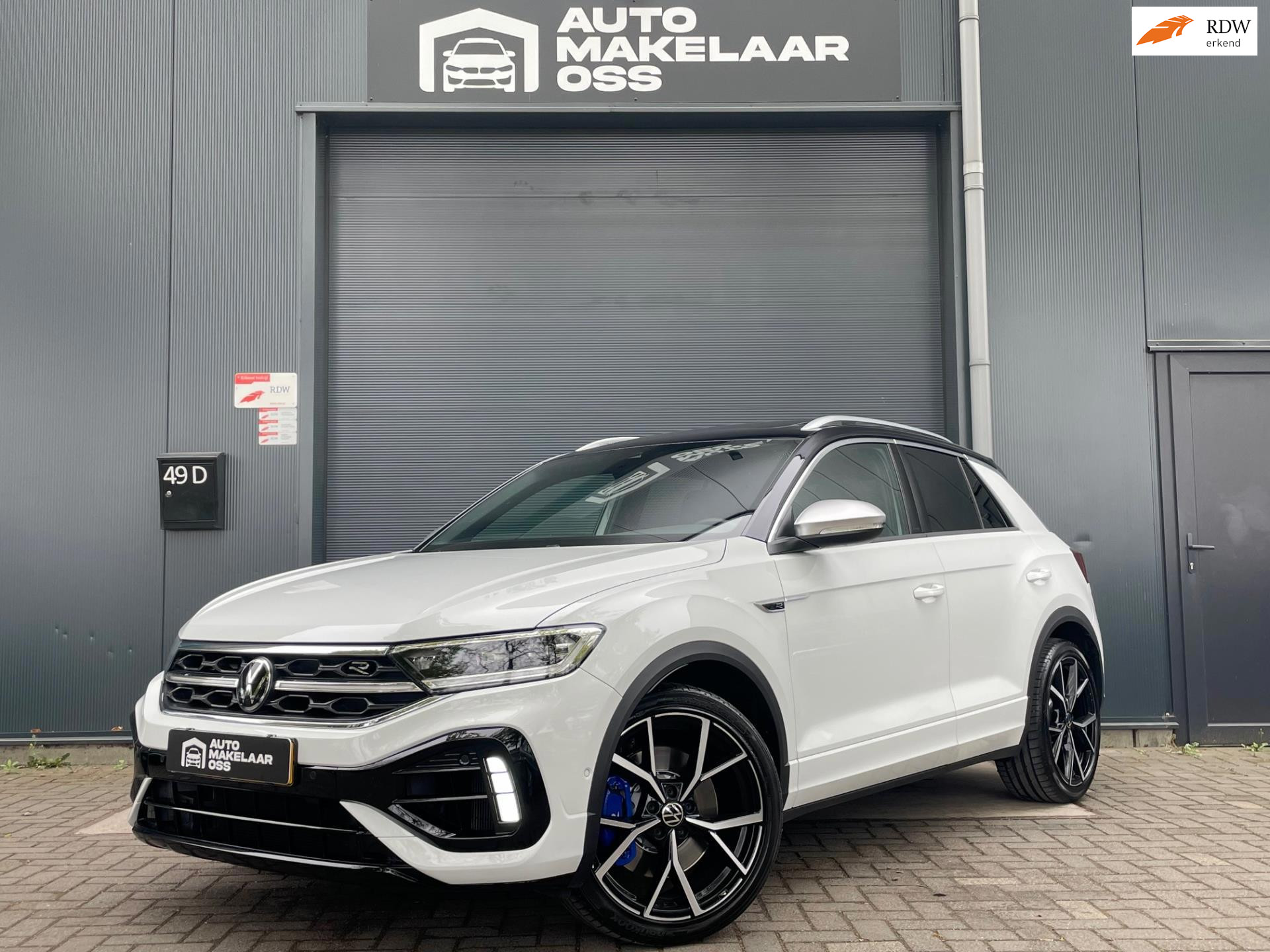Volkswagen T-roc R AKRA PANO SFEER CARPLAY CAMERA DIGITAAL COCKPIT LANE ASSIST ACC BLUETOOTH NAVI SPORTMODE DEALER ONDERHOUDEN 2023 - voorkant