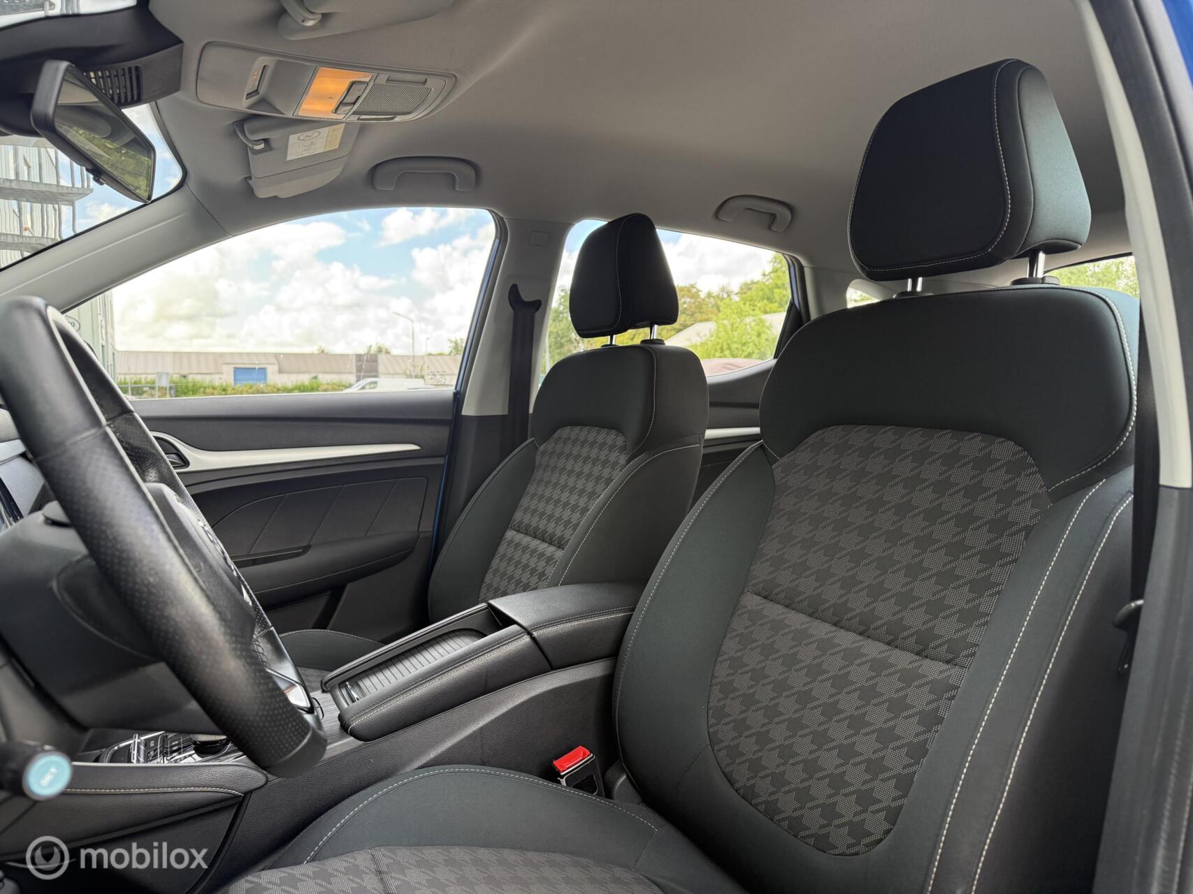Foto van MG MG ZS Ev