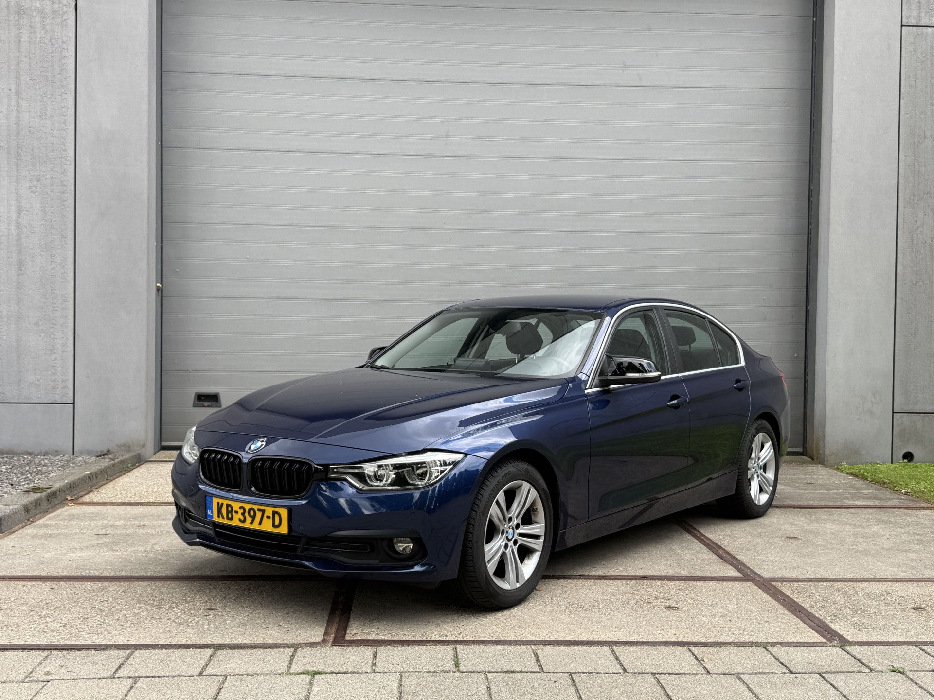BMW 318i 318i Centennial Executive 2016 - voorkant