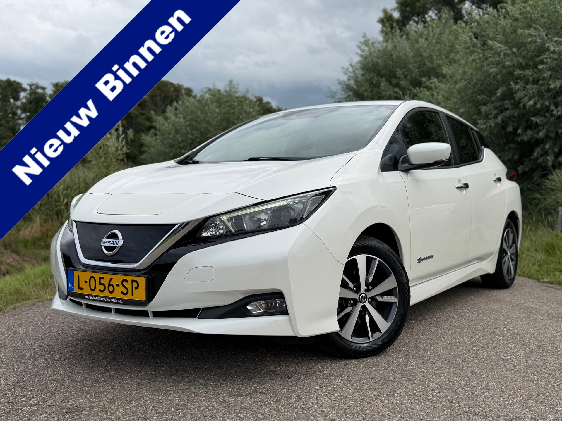 Nissan Nissan Leaf 40kwh Acenta 40 kWh / Adaptive Cruise Control / Navigatie Full map / Camera / LM velgen / Led Verlichting 2020 - voorkant