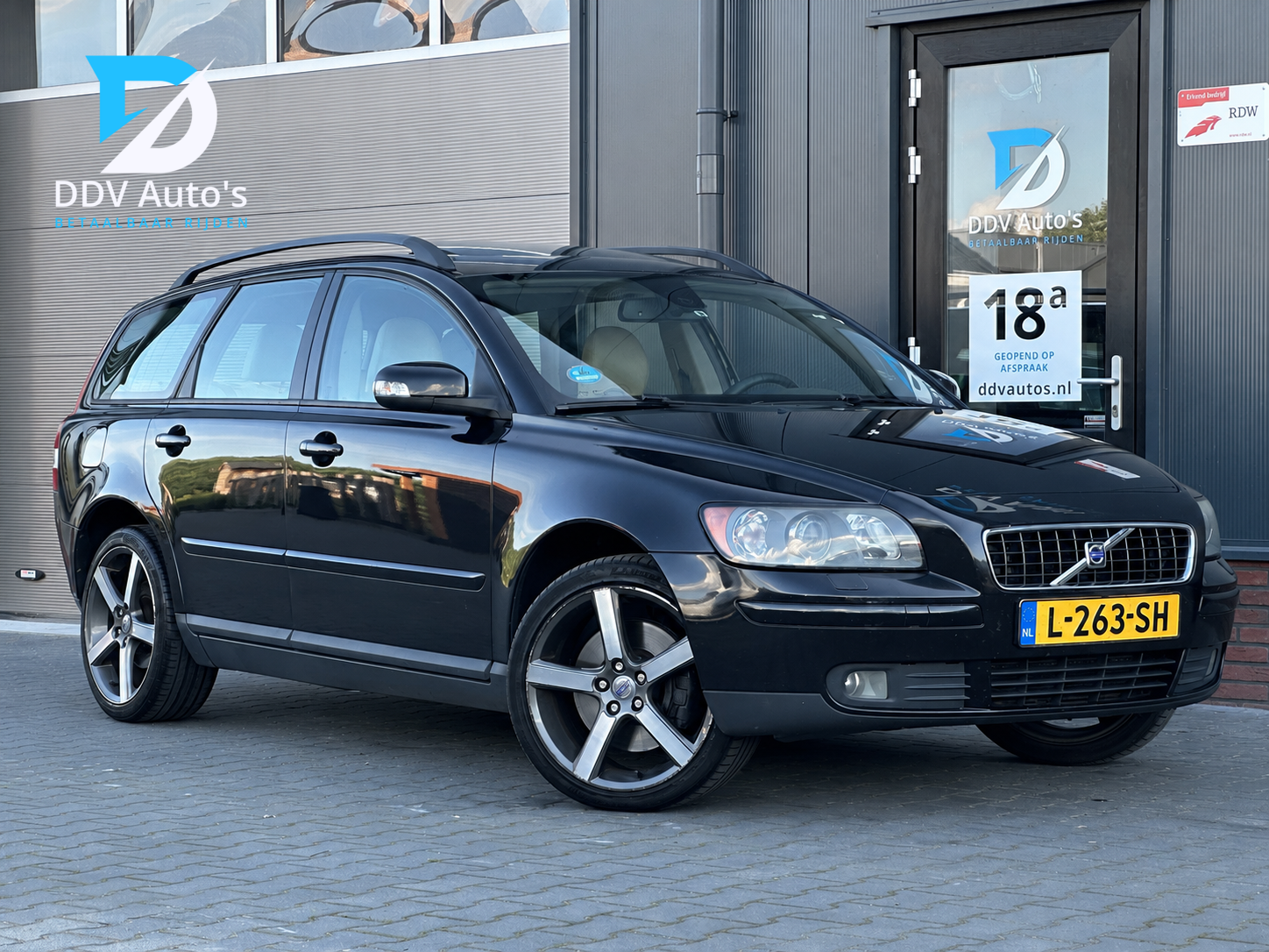 Volvo V50 2.5 T5/221pk AWD Summum|Cruise|Dakje|Leder|PDC|Elek. Stoel met Memory|Stoelverwarming|Xenon|Dakrails|19" LMV 2006 - voorkant