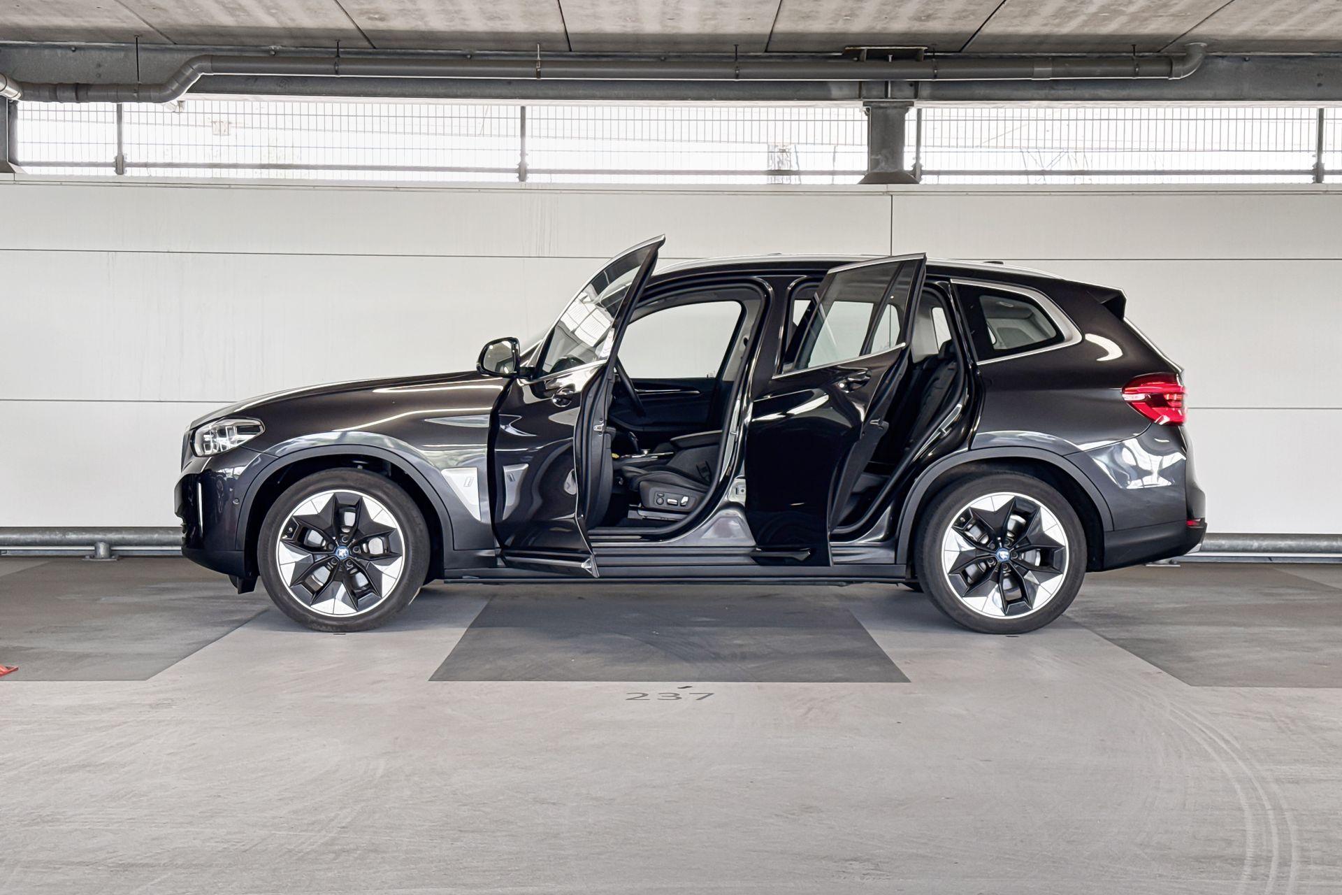 Foto van BMW Ix3