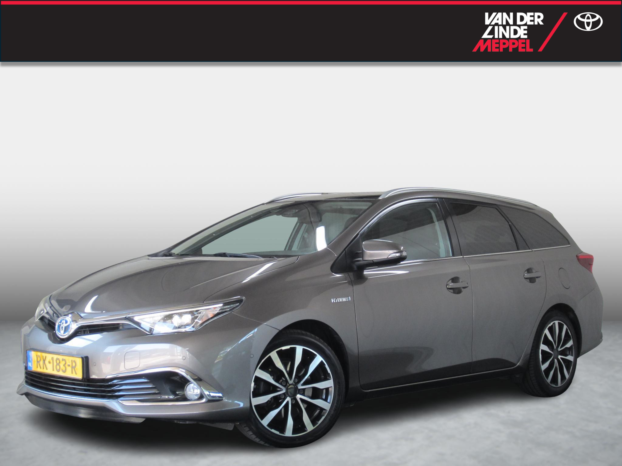 Toyota Toyota Auris 1.8 Hybrid Executive Trekhaak Panoramadak 2018 - voorkant