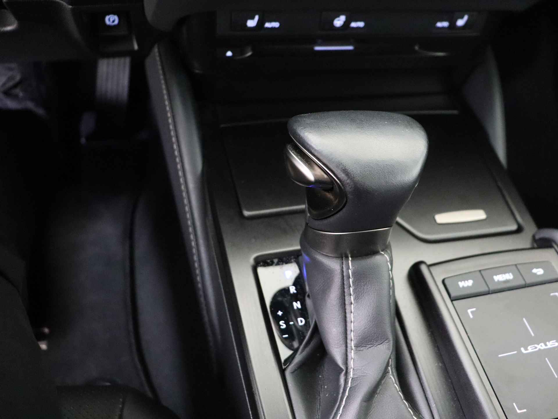 Foto van Lexus Lexus Es300h
