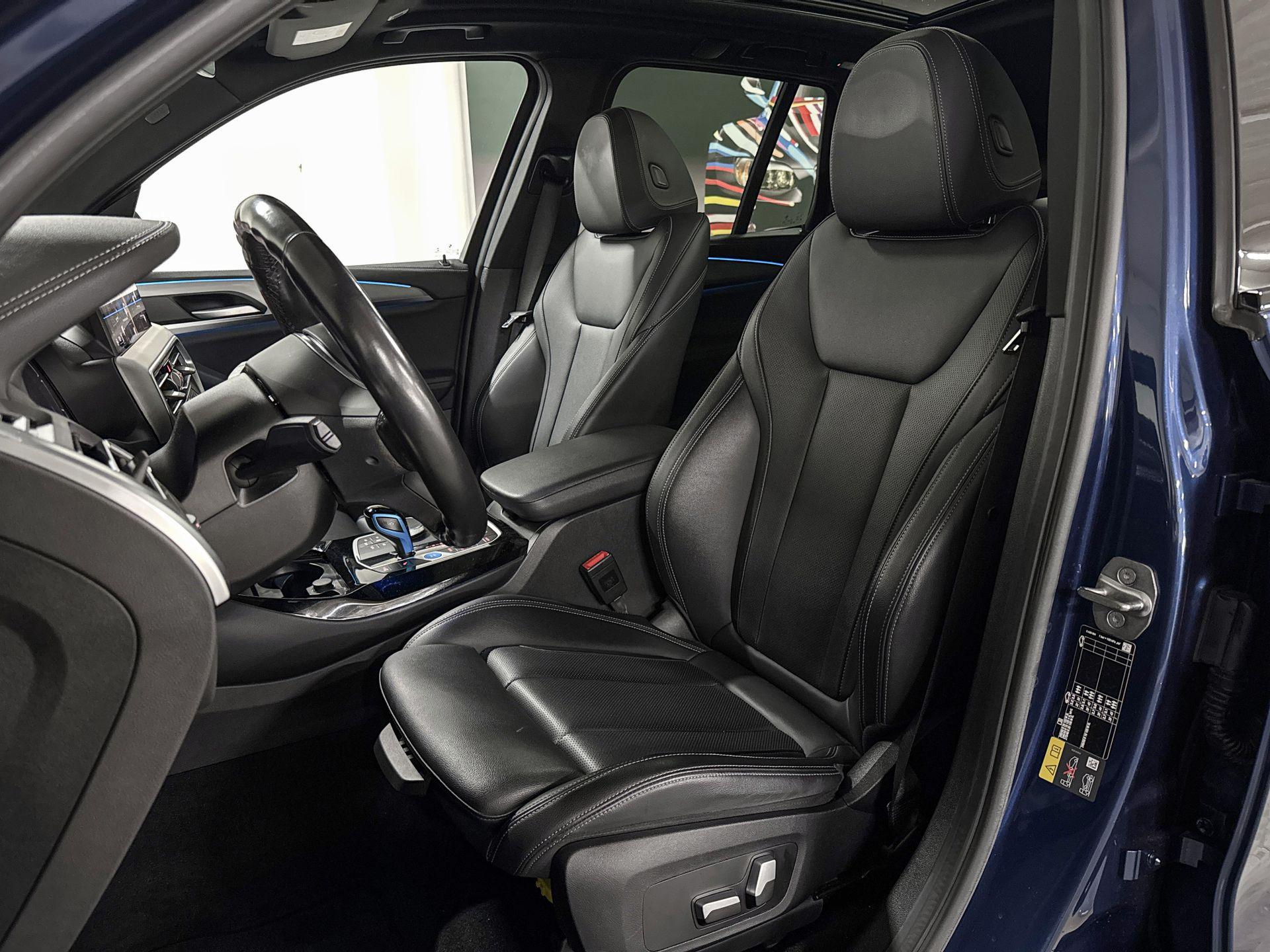 Foto van BMW Ix3
