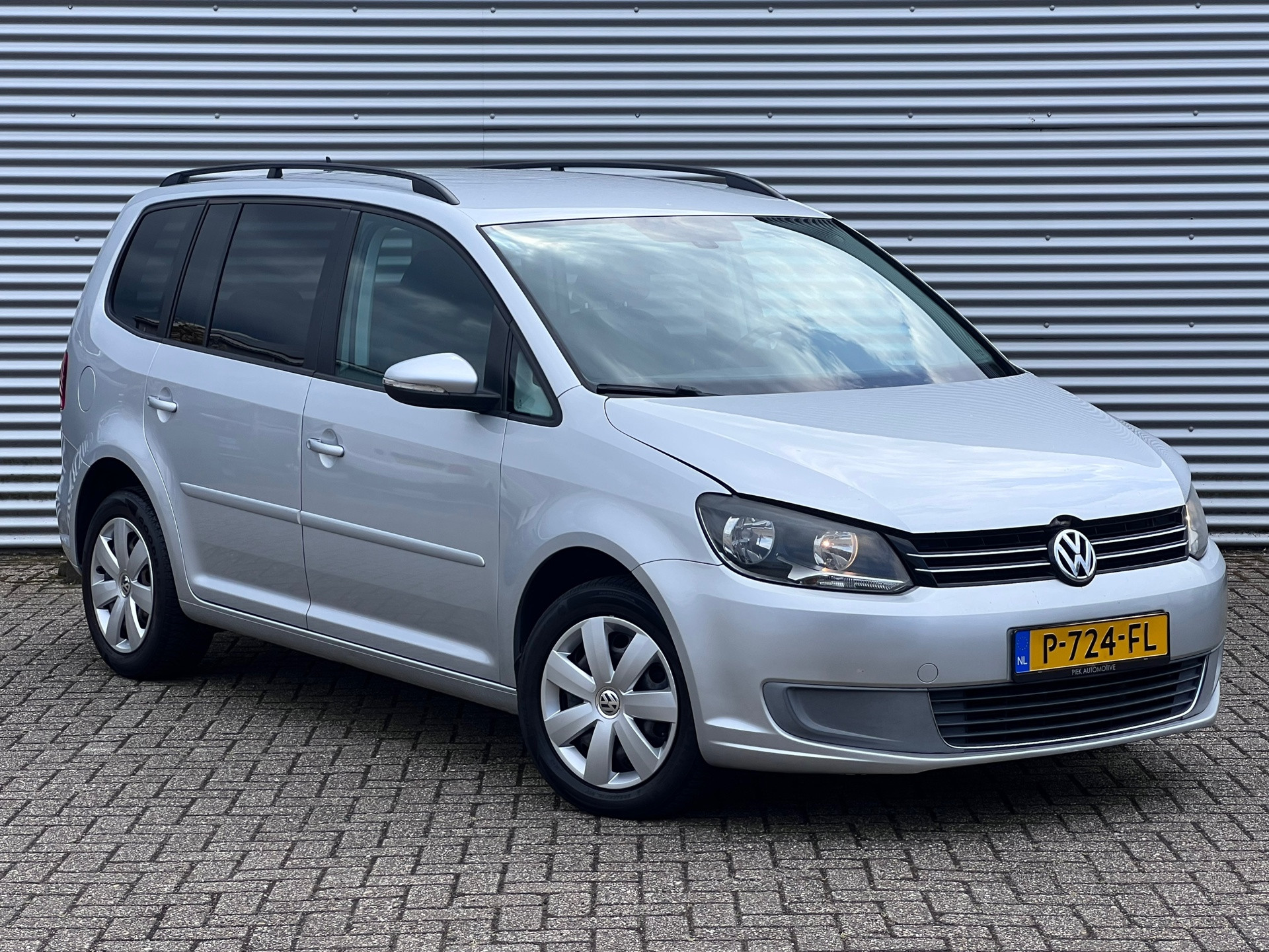 Volkswagen Touran 1.4 TSI Trendline | AUTOMAAT | AIRCO | CRUISE | RADIO | NIEUWE APK | 2010 - voorkant