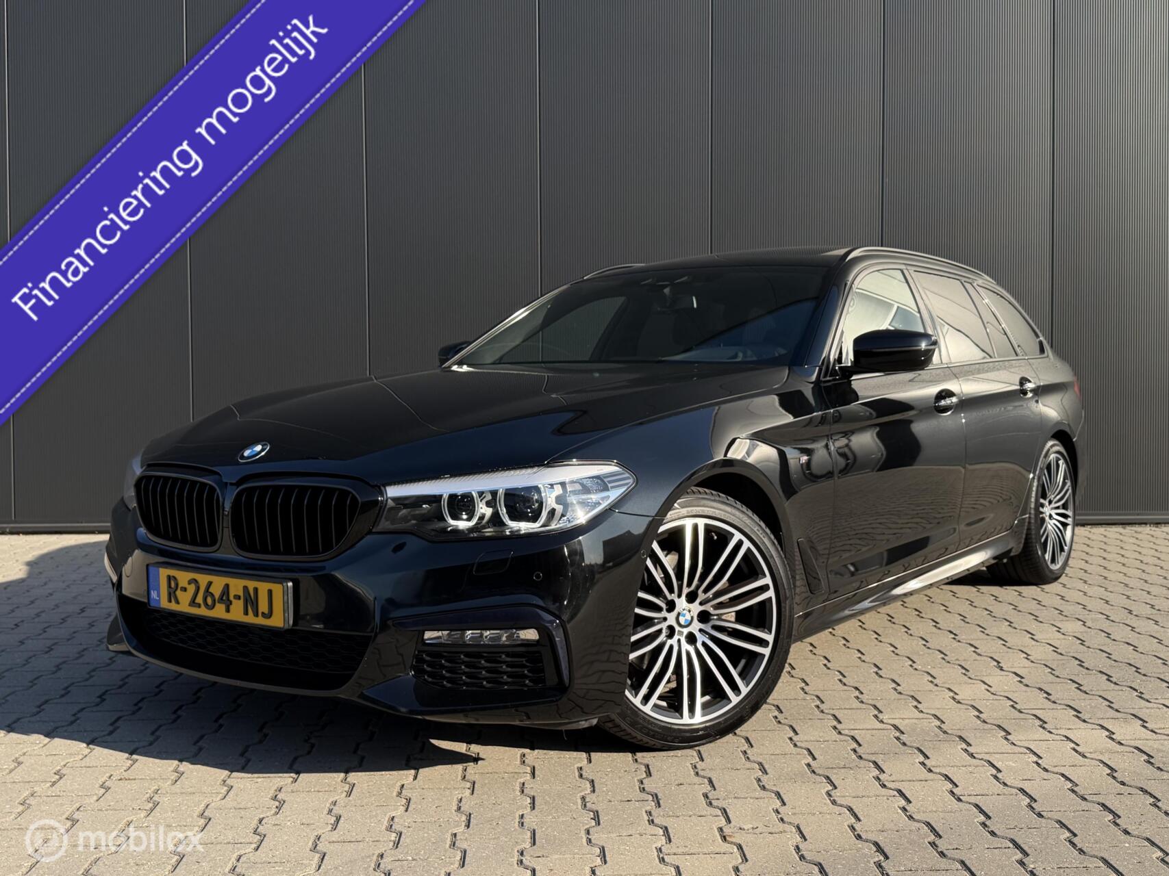BMW 520i 520i Touring/M-pakket/Pano/Trekhaak/Headup/ambient/19inch 2017 - voorkant