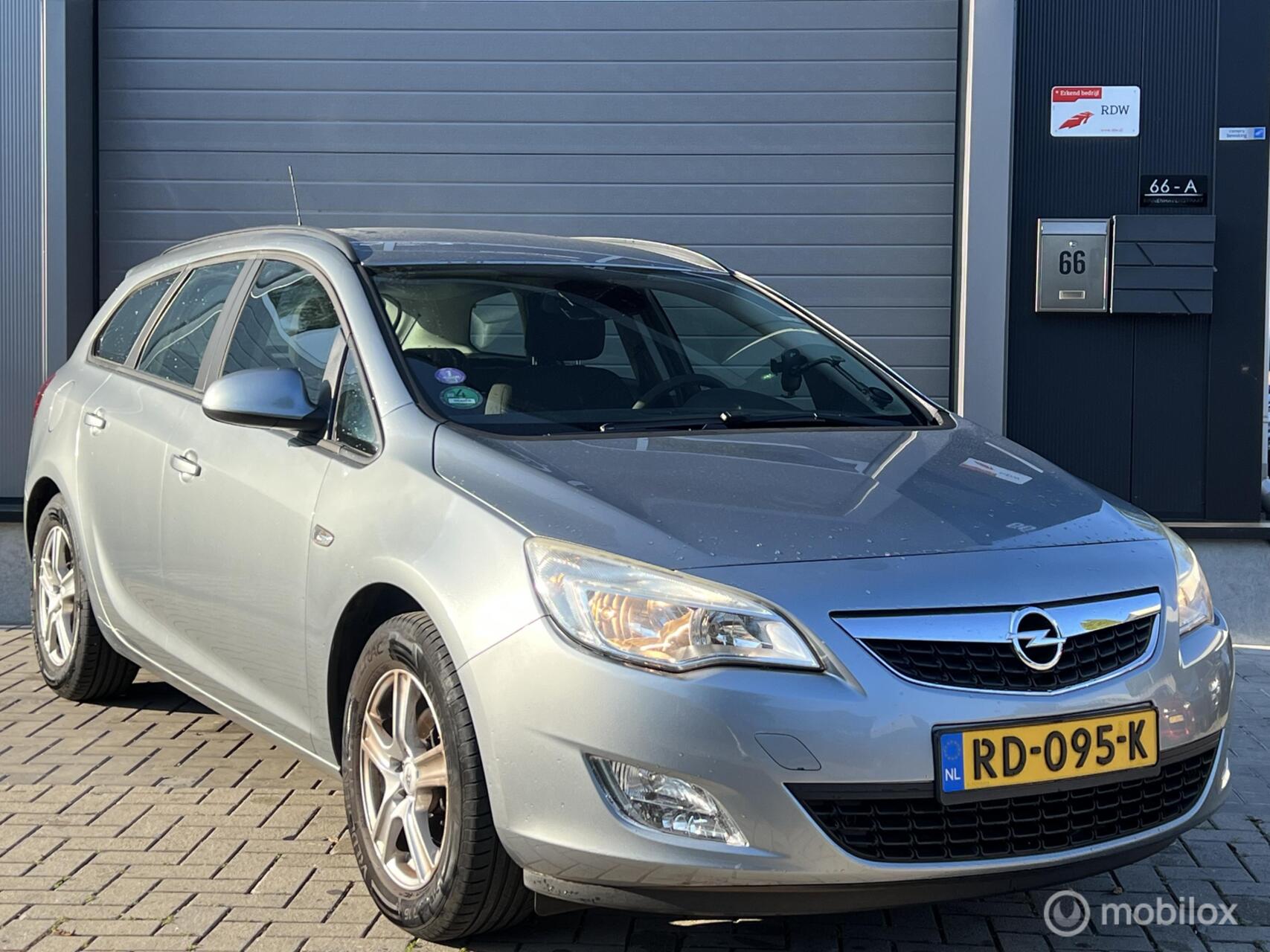 Opel Astra Sports Tourer 1.4 Turbo Sport 2012 - voorkant