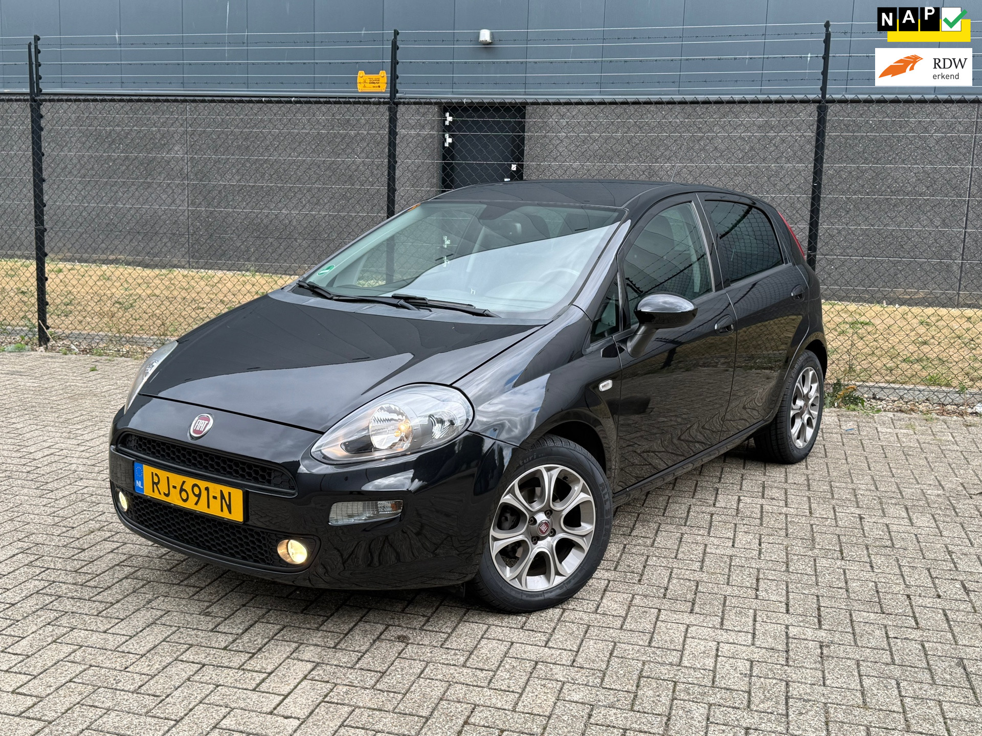 Fiat Fiat Punto 0.9 TwinAir |OrgNL| |Navi| |CruiseControl| 2017 - voorkant