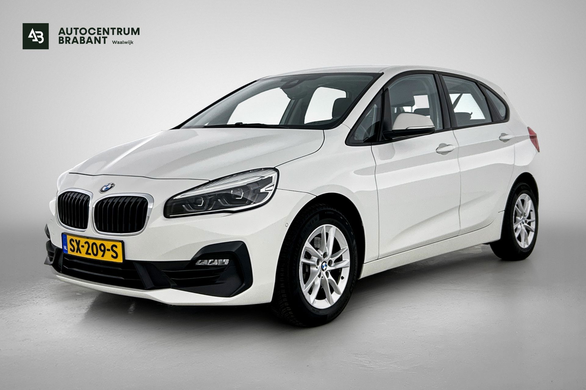 BMW 218i Active Tourer 218i Executive Automaat (NAVIGATIE, PARKEERSENSOREN, LED, CLIMA, DEALER ONDERHOUDEN) 2018 - voorkant