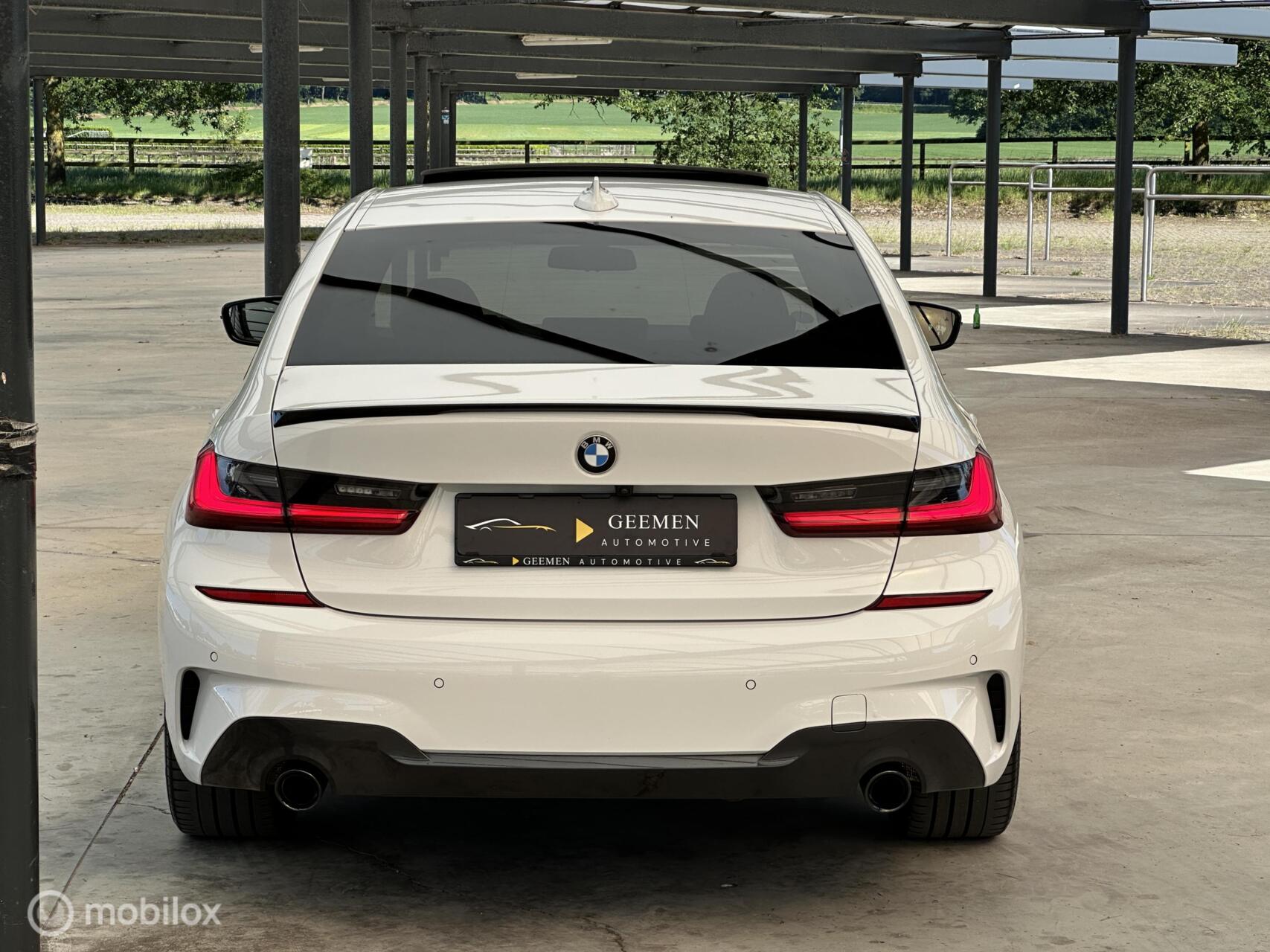 Foto van BMW 330i