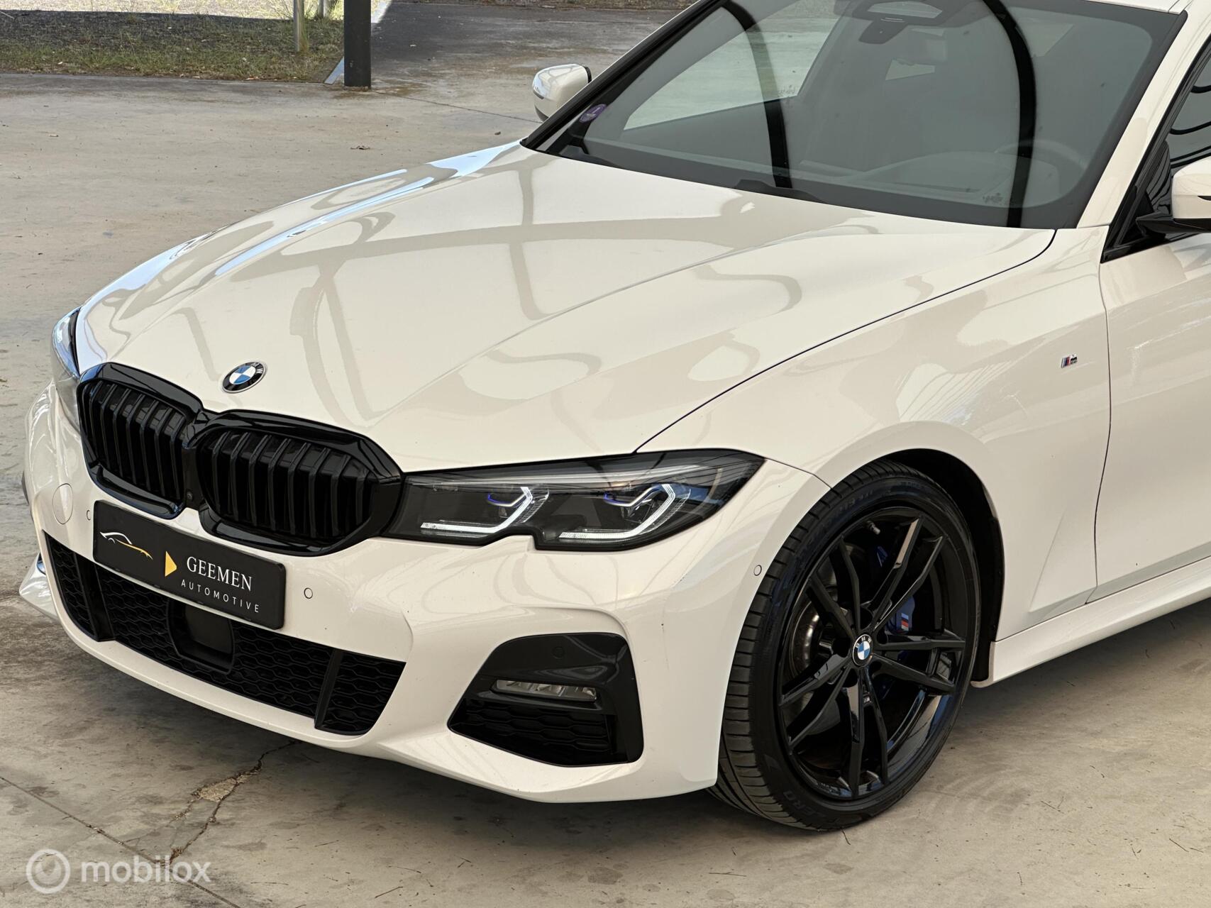 Foto van BMW 330i