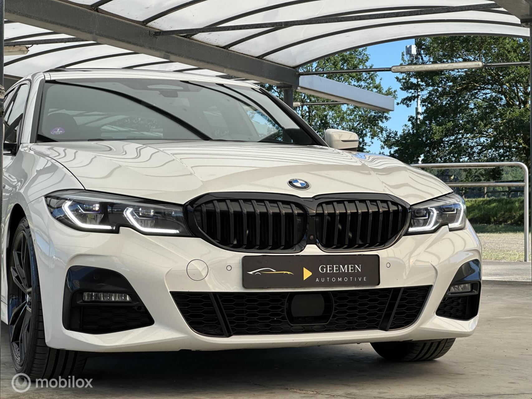 Foto van BMW 330i