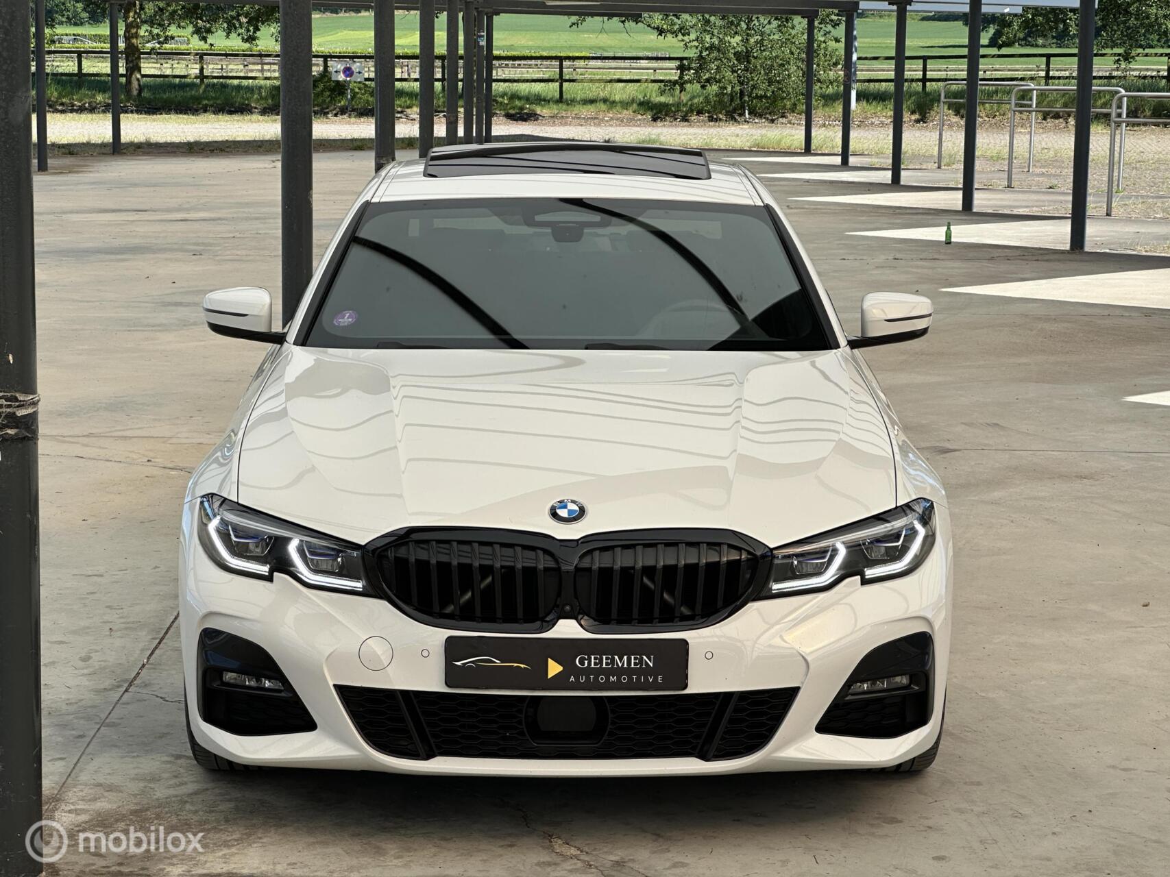 Foto van BMW 330i