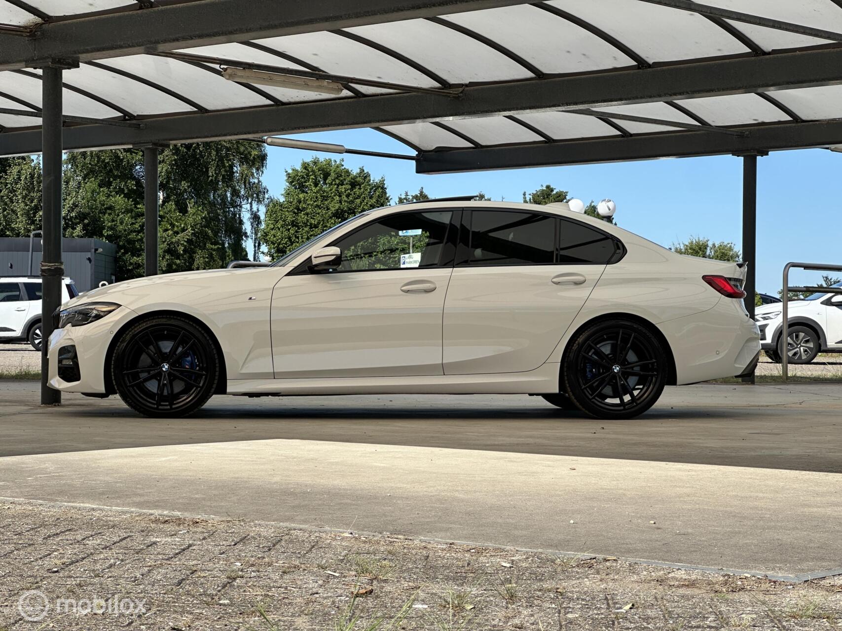 Foto van BMW 330i