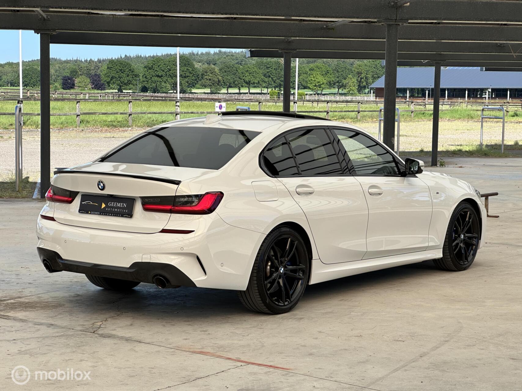 Foto van BMW 330i