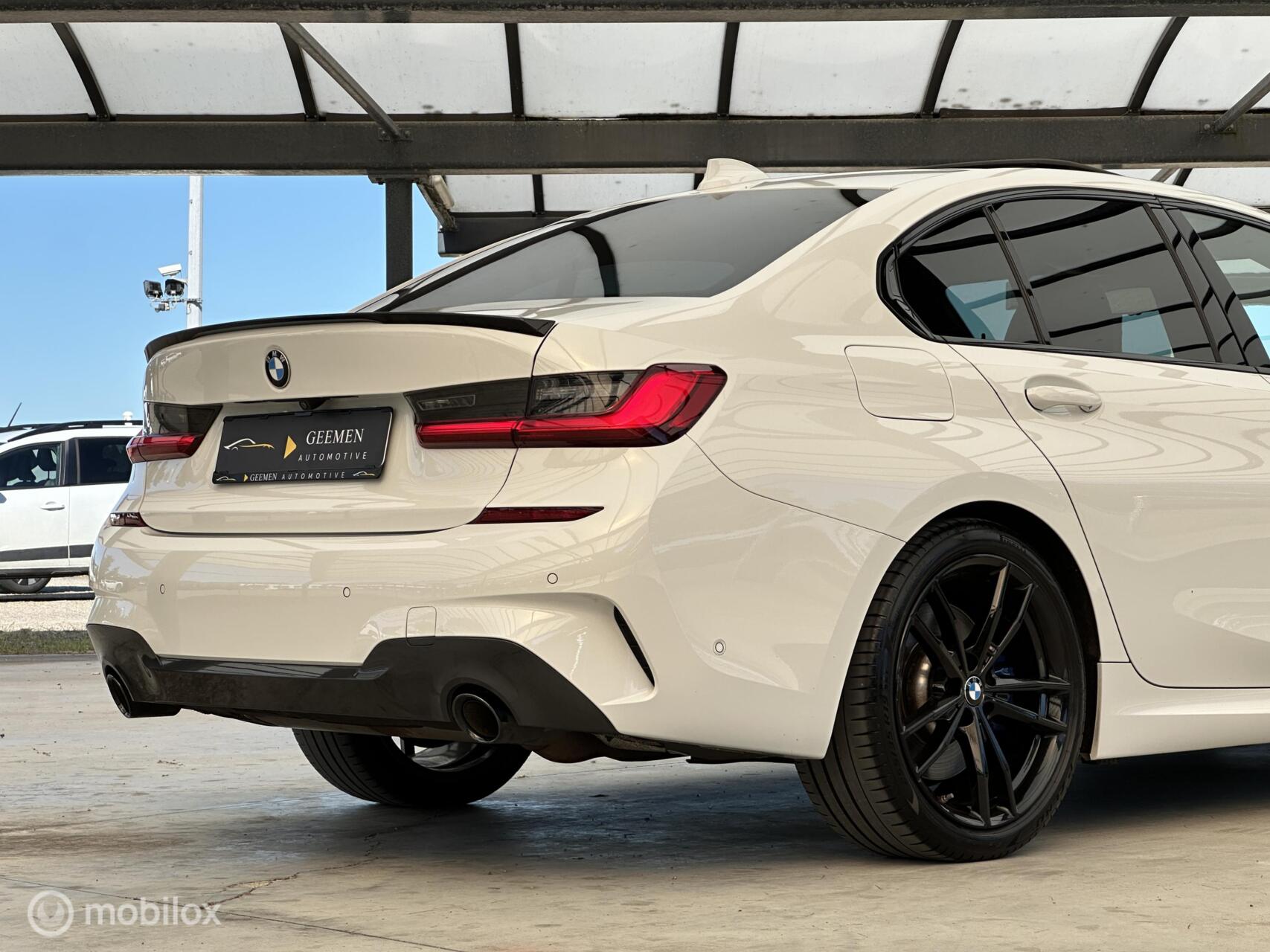 Foto van BMW 330i