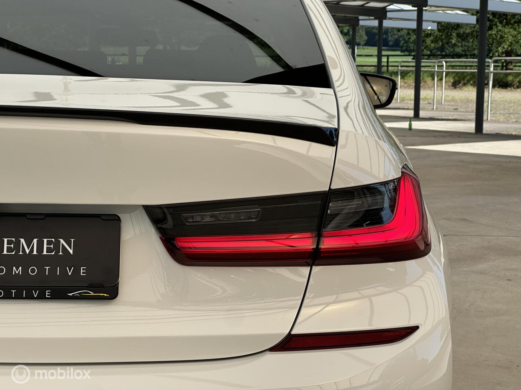 Foto van BMW 330i