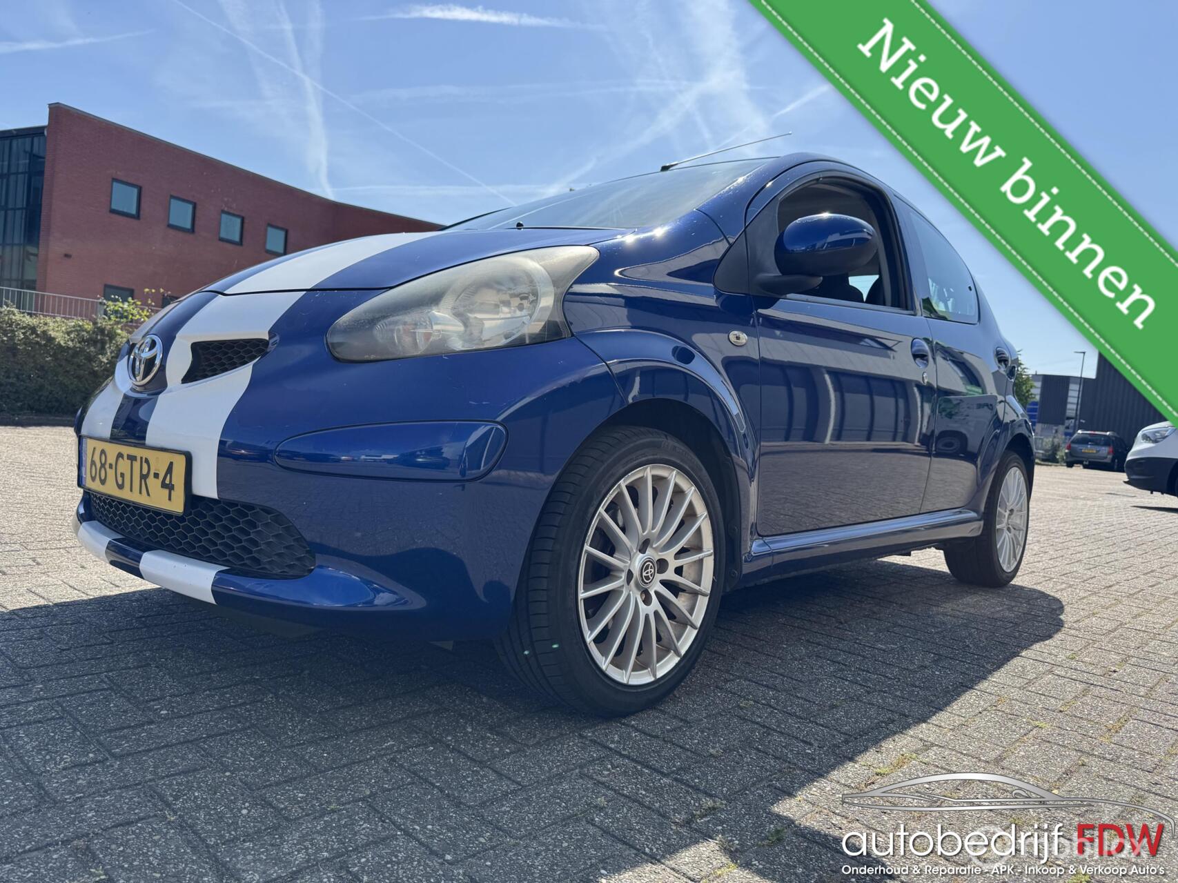 Toyota Toyota Aygo 1.0-12V Sport/5DEURS/LM VELGEN/ELEKTR.RAMEN/ 2008 - voorkant