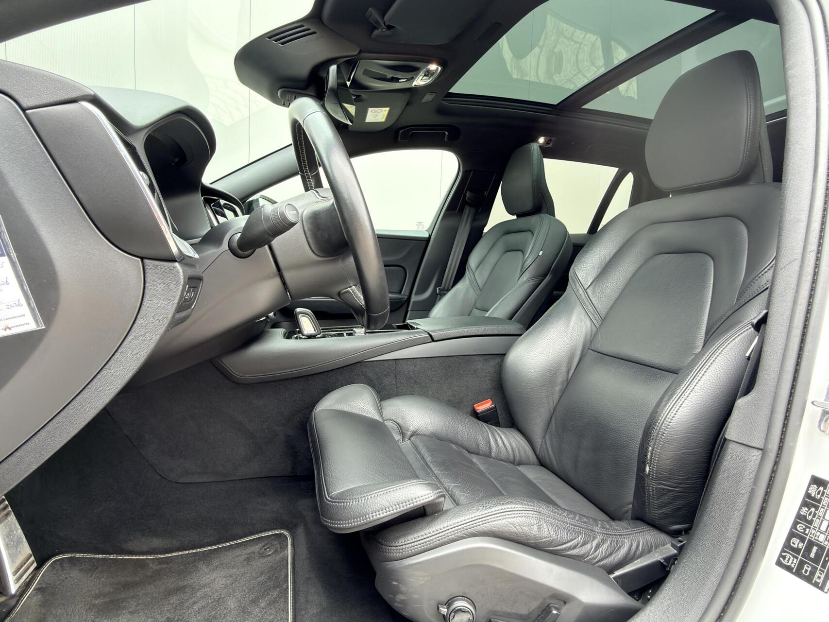 Foto van Volvo V60 T6 Twin Engine