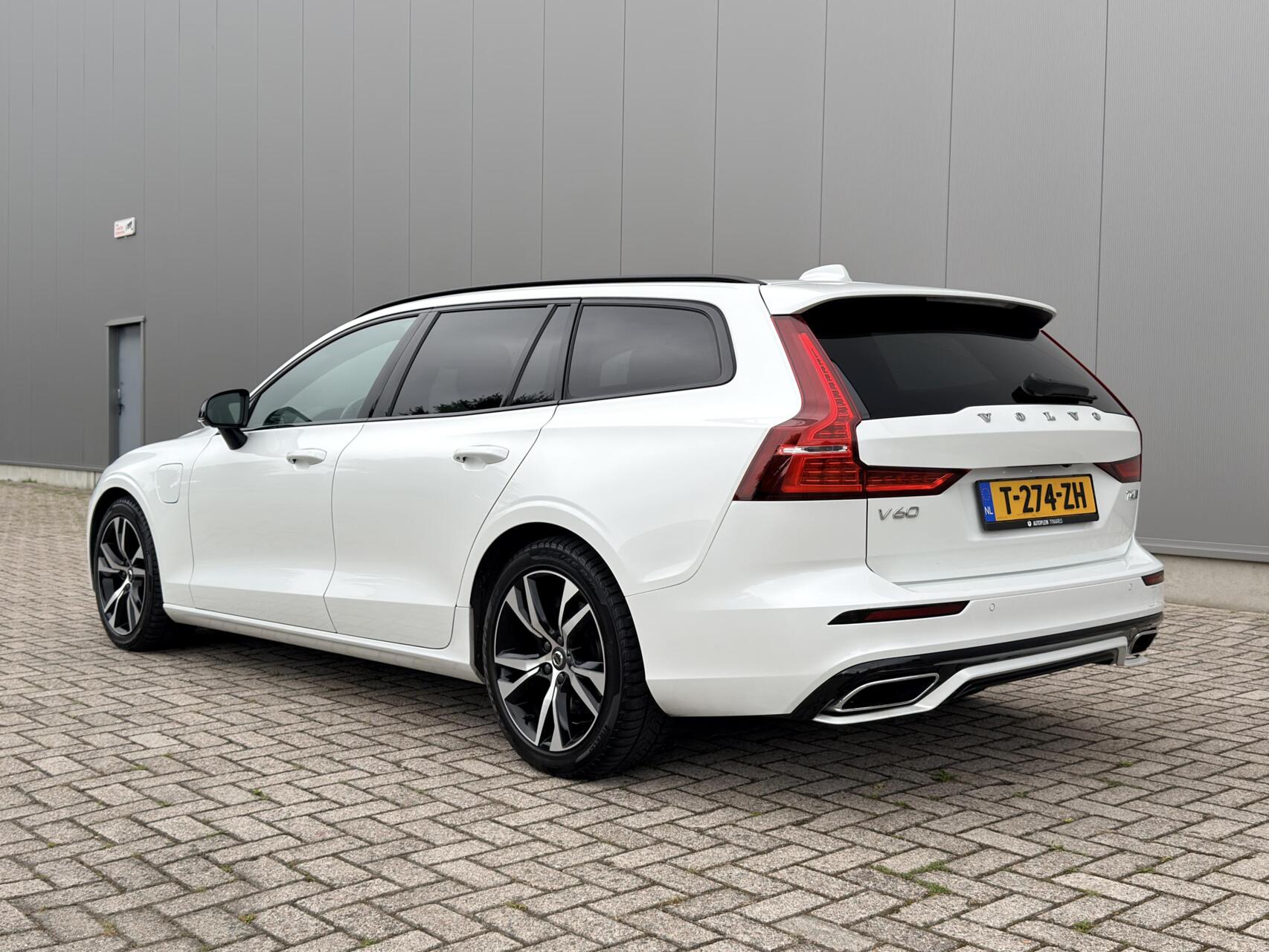 Foto van Volvo V60 T6 Twin Engine