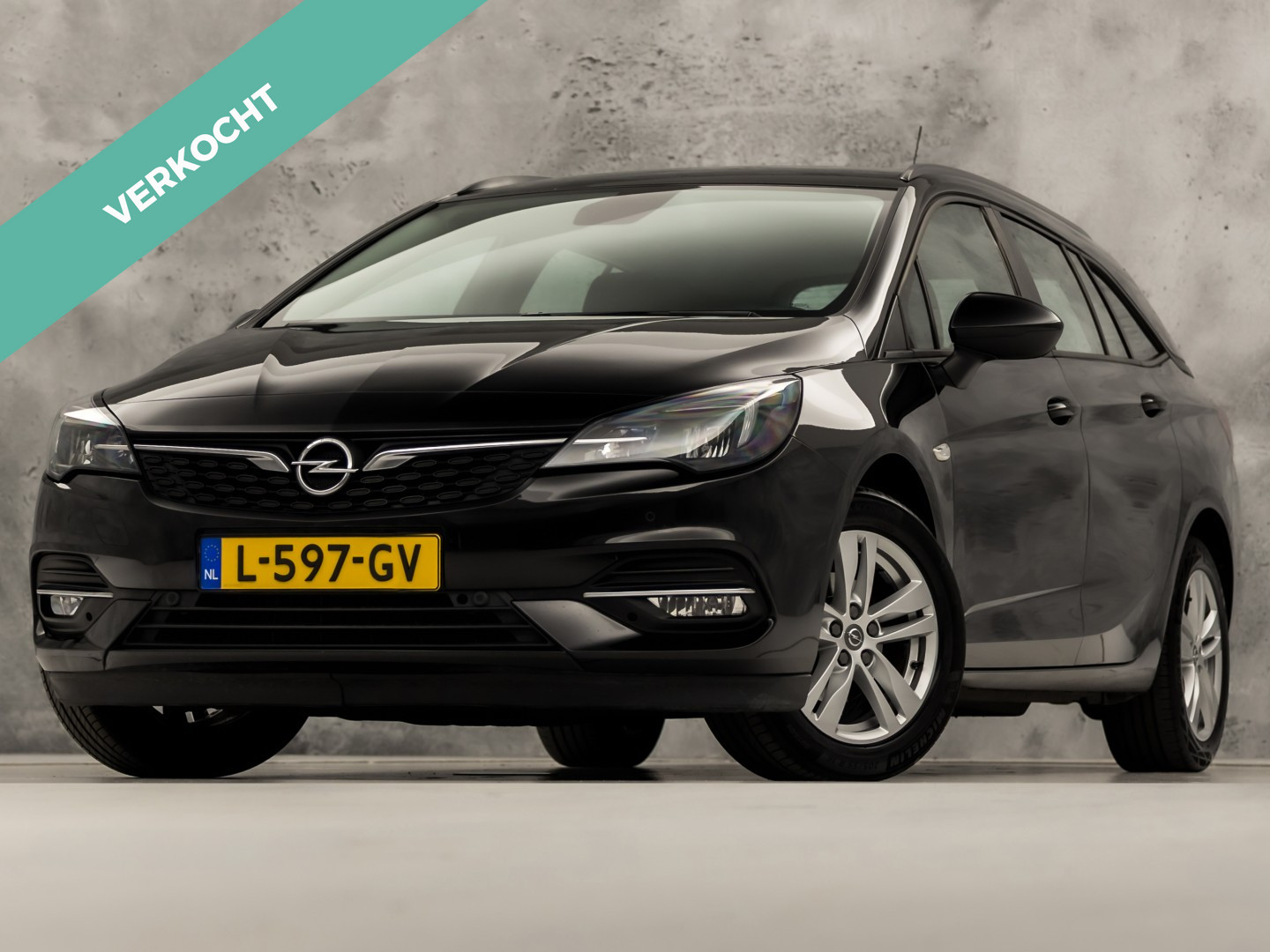 Opel Astra Sports Tourer 1.2 Sport 2021 - voorkant