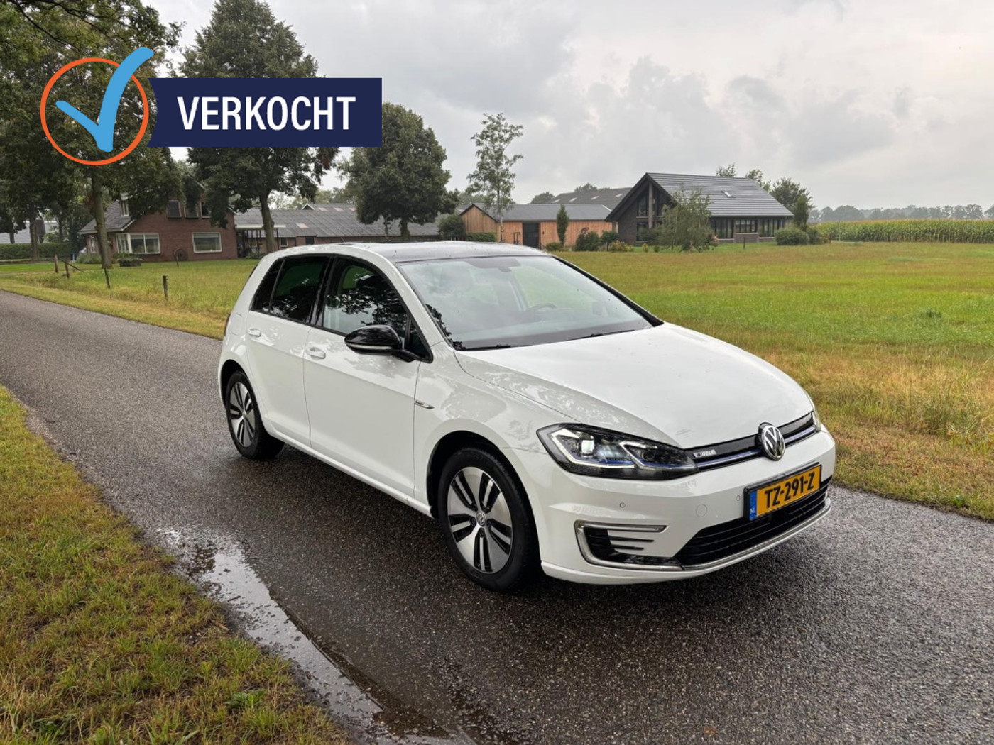 Volkswagen E-golf CARPLAY DIGITAAL DASHBOARD ADAPTIVE CRUISE CONTROLE ACHTERUITRIJ CAMERA SNELLADEN KEURIGE AUTO!! 2018 - voorkant