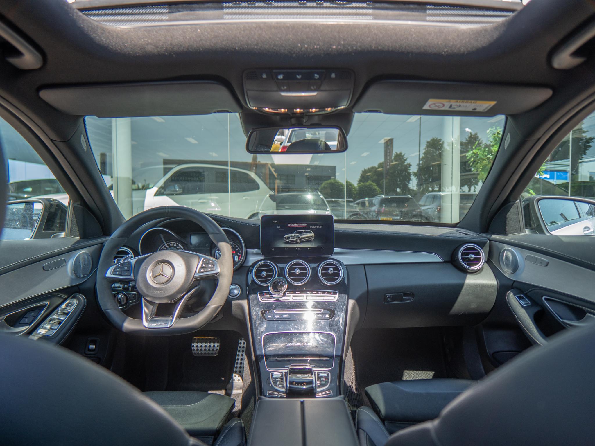 Foto van Mercedes-Benz AMG C 63